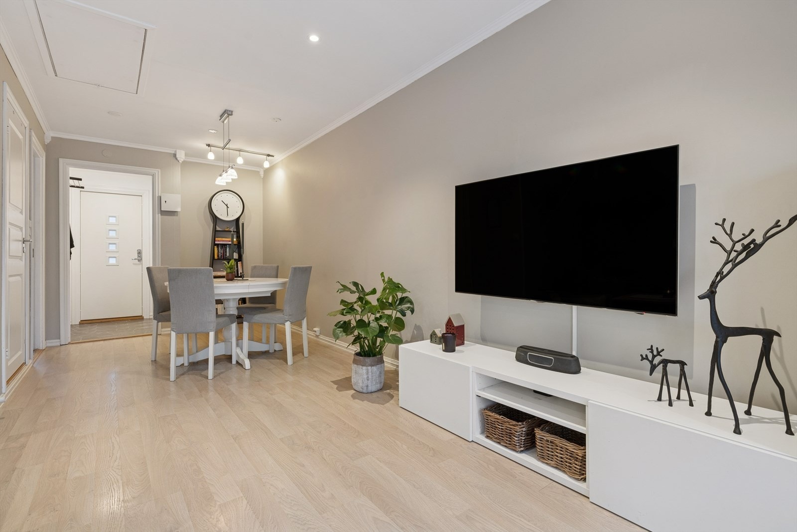 Praktisk bolig med alt på ett plan - enkel og funksjonell løsning. Galleribilde