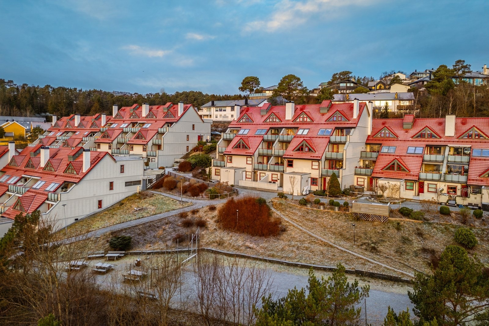 Borettslaget består av totalt 60 leiligheter i tre blokker, fordelt på seks ulike leilighetstyper med varierende størrelse og planløsning. Det er 52 stk. 4-roms leiligheter og 8 stk. 2-roms Galleribilde