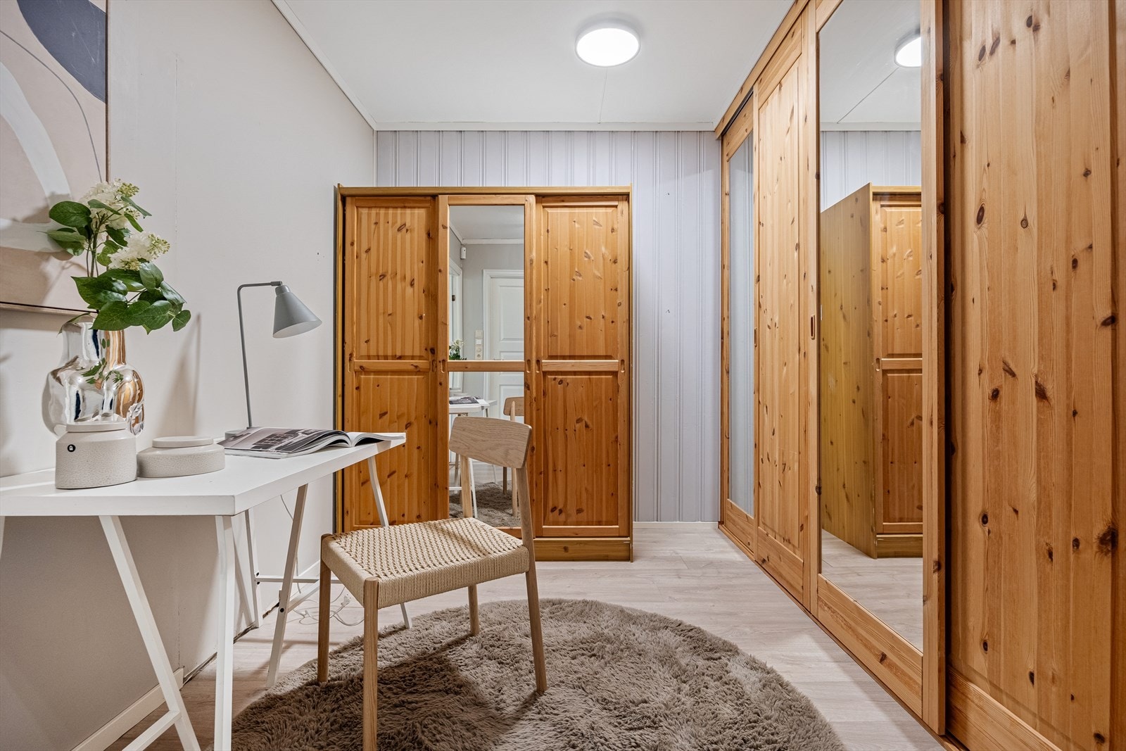 Deler av gangen var tidligere bod, men er åpnet opp som ett rom Galleribilde