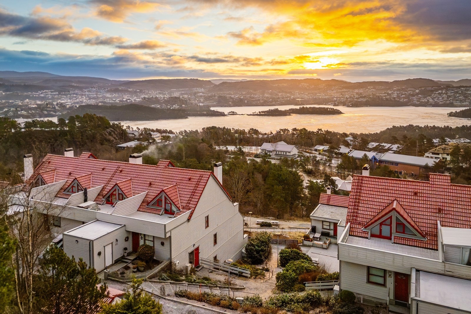 Romslig 2-roms utsiktsleilighet sentralt på Bønes i Bønesskogen borettslag Galleribilde