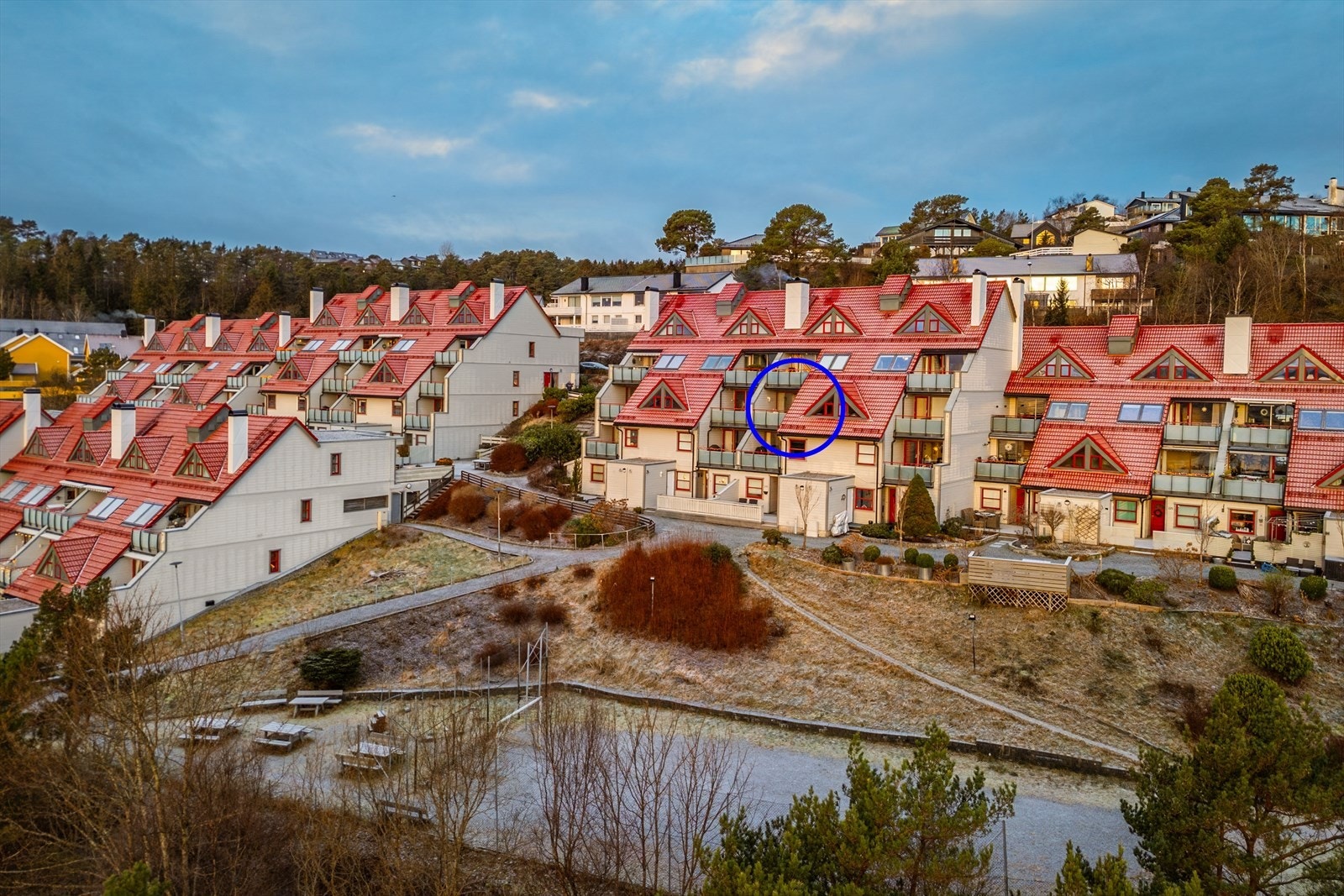 Borettslaget består av totalt 60 leiligheter i tre blokker, fordelt på seks ulike leilighetstyper med varierende størrelse og planløsning. Det er 52 stk. 4-roms leiligheter og 8 stk. 2-roms Galleribilde