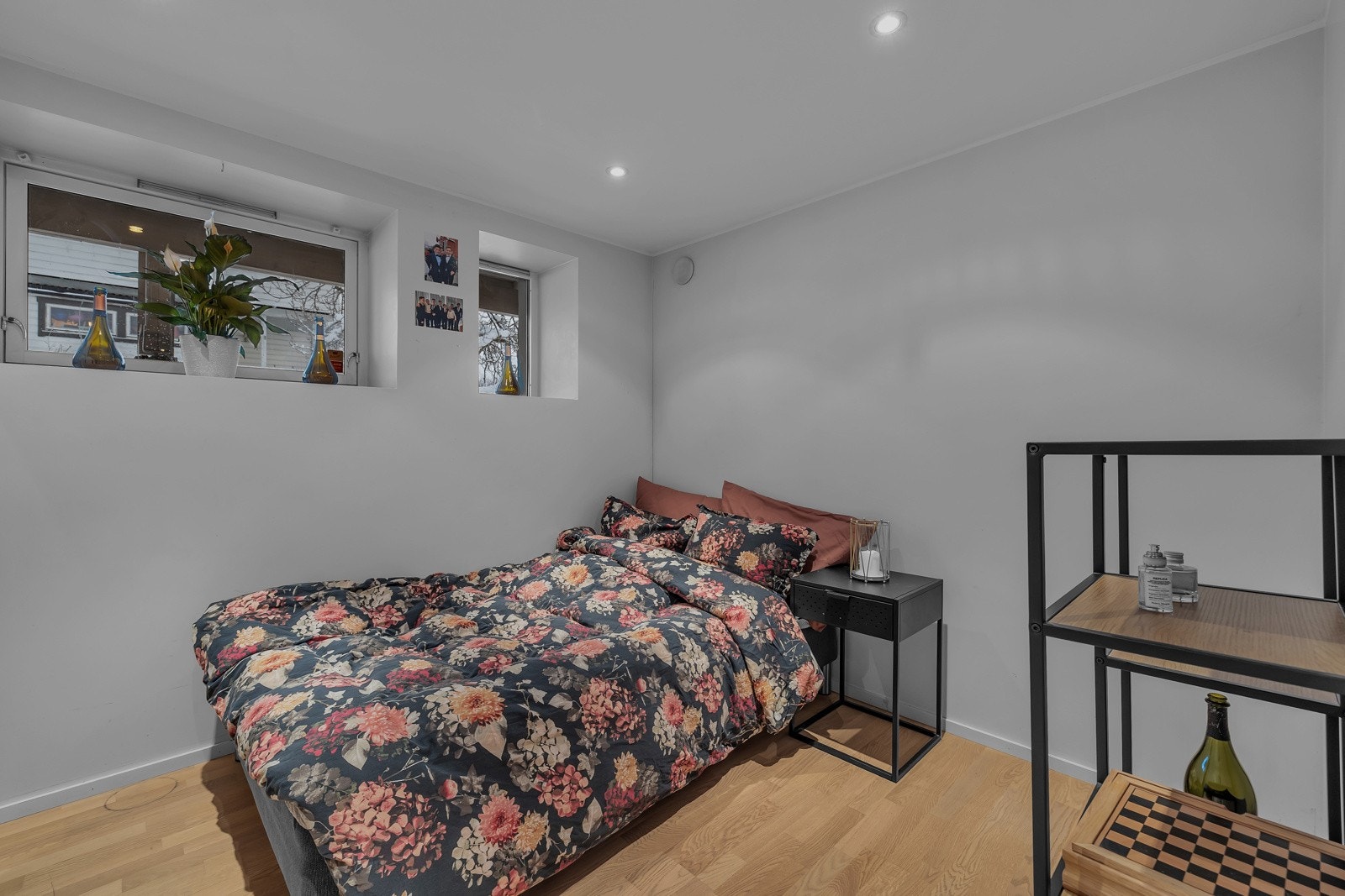 Fra stua i u. etasjen er det direkte adkomst til boligens soverom 3 og 4 Galleribilde