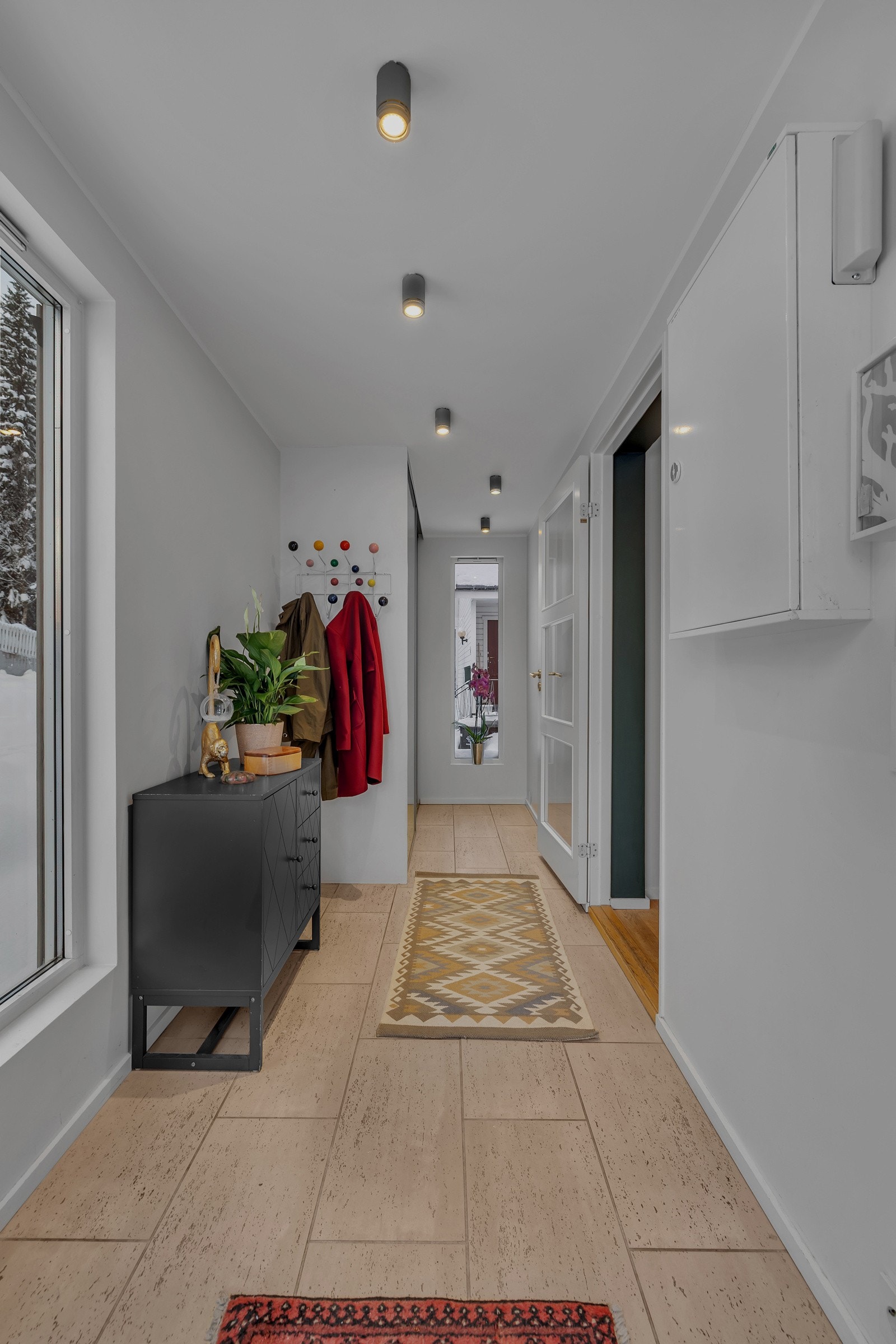 Velkommen inn! Det første som møtere deg er dette lyse og fine inngangspartiet Galleribilde