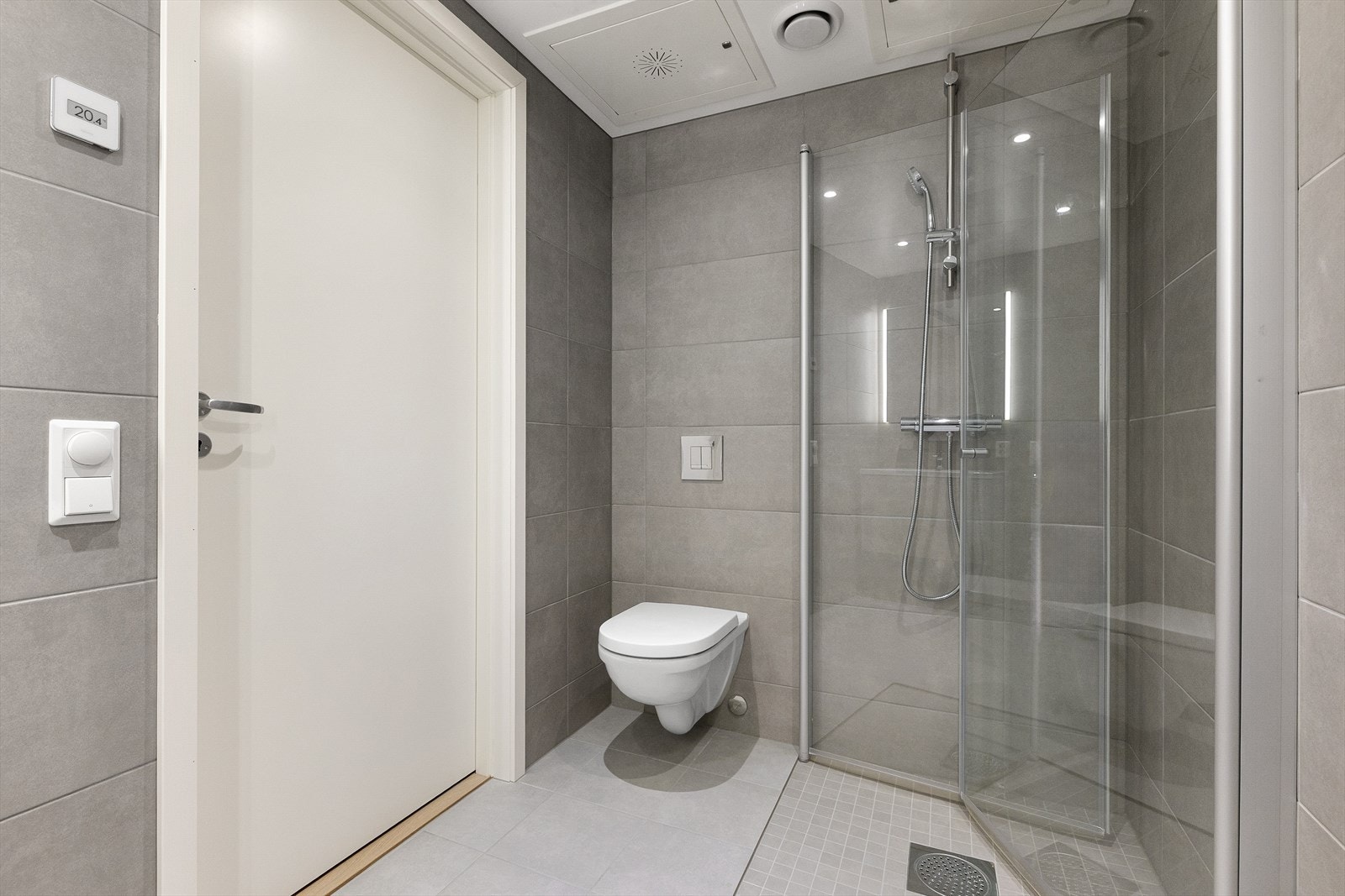 Bad 1: Innbydende baderom med gulvvarme. Galleribilde