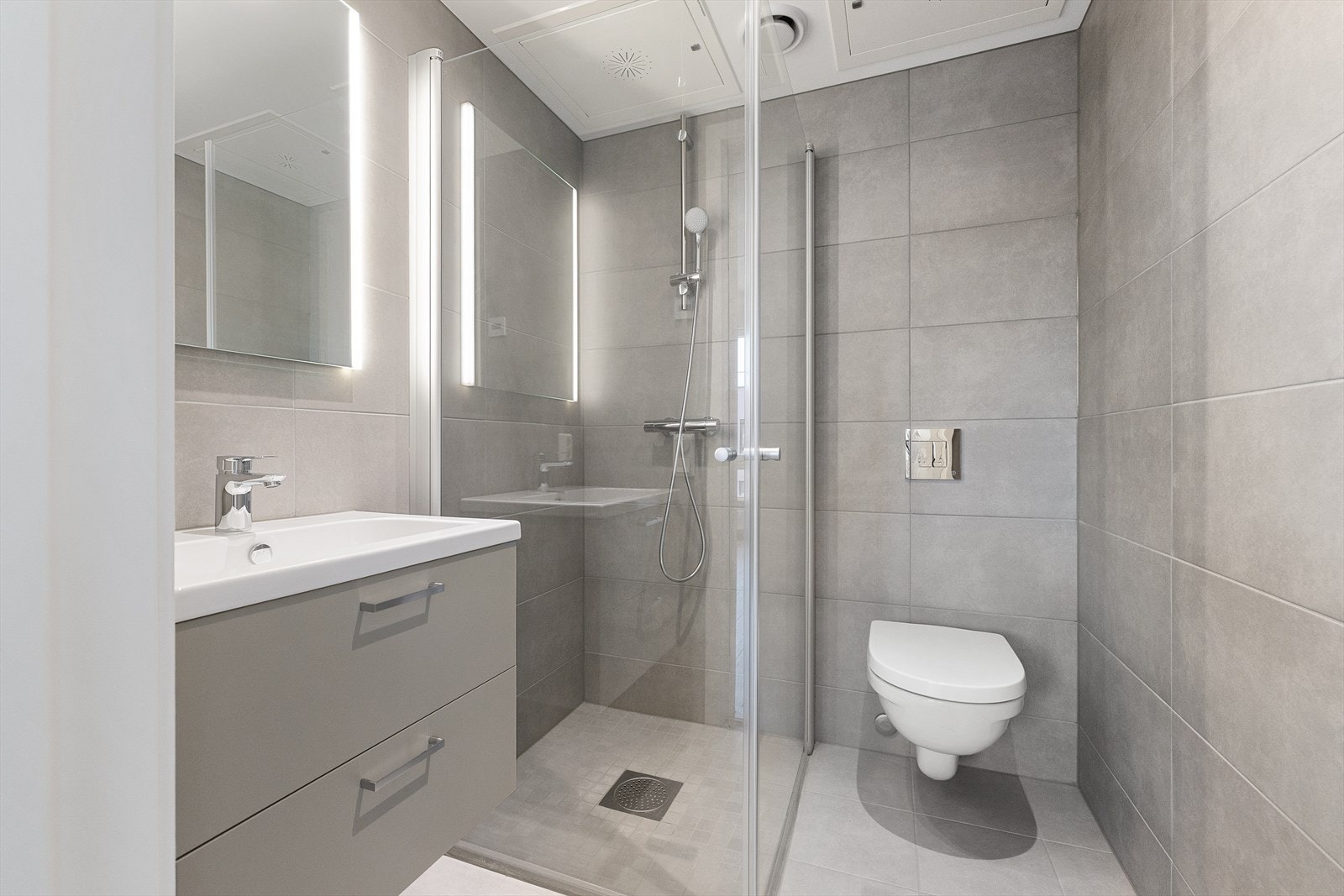 Bad 2: Lekkert bad m/gulvvarme. Adkomst fra hovedsoverom. Galleribilde