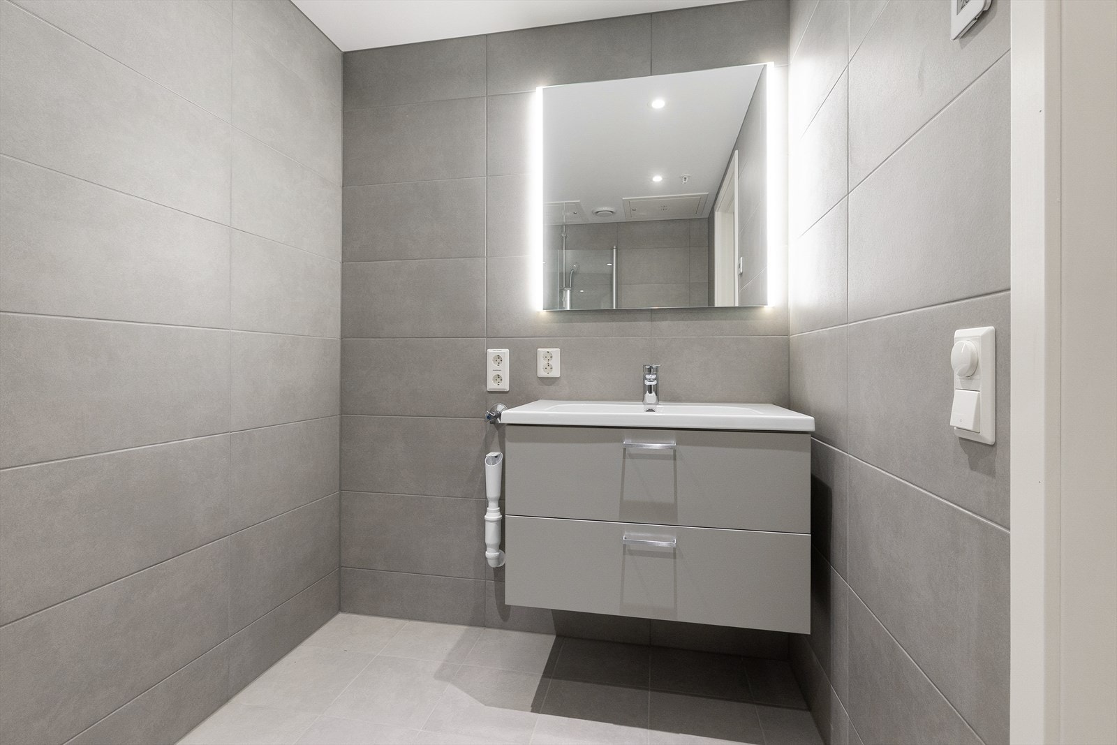 Bad1: Opplegg for vaske-/tørkemaskin. Galleribilde