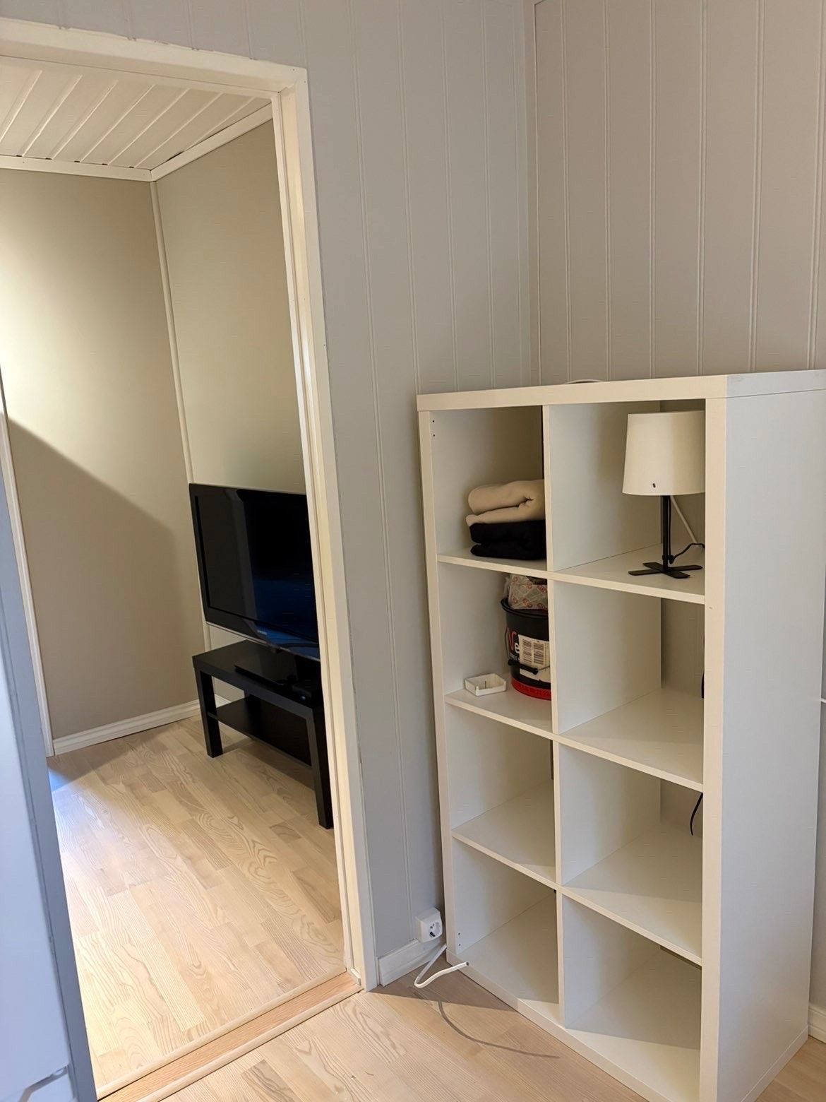 Fra kjøkkenet inn til stua Galleribilde