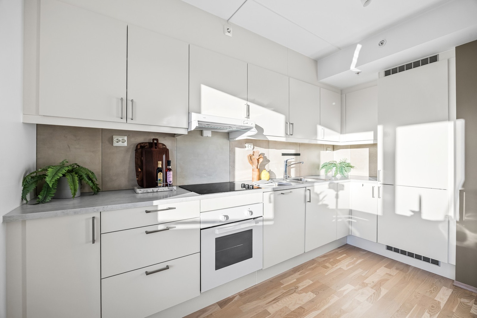 L-utforming perfekt plassert i eget hjørne for best plassutnyttelse Galleribilde