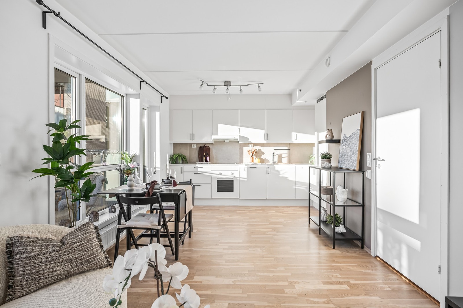 Felleskostnadene inkluderer bl.a 1000 mbps fibernett og akonto varmtvann/ oppvarming Galleribilde