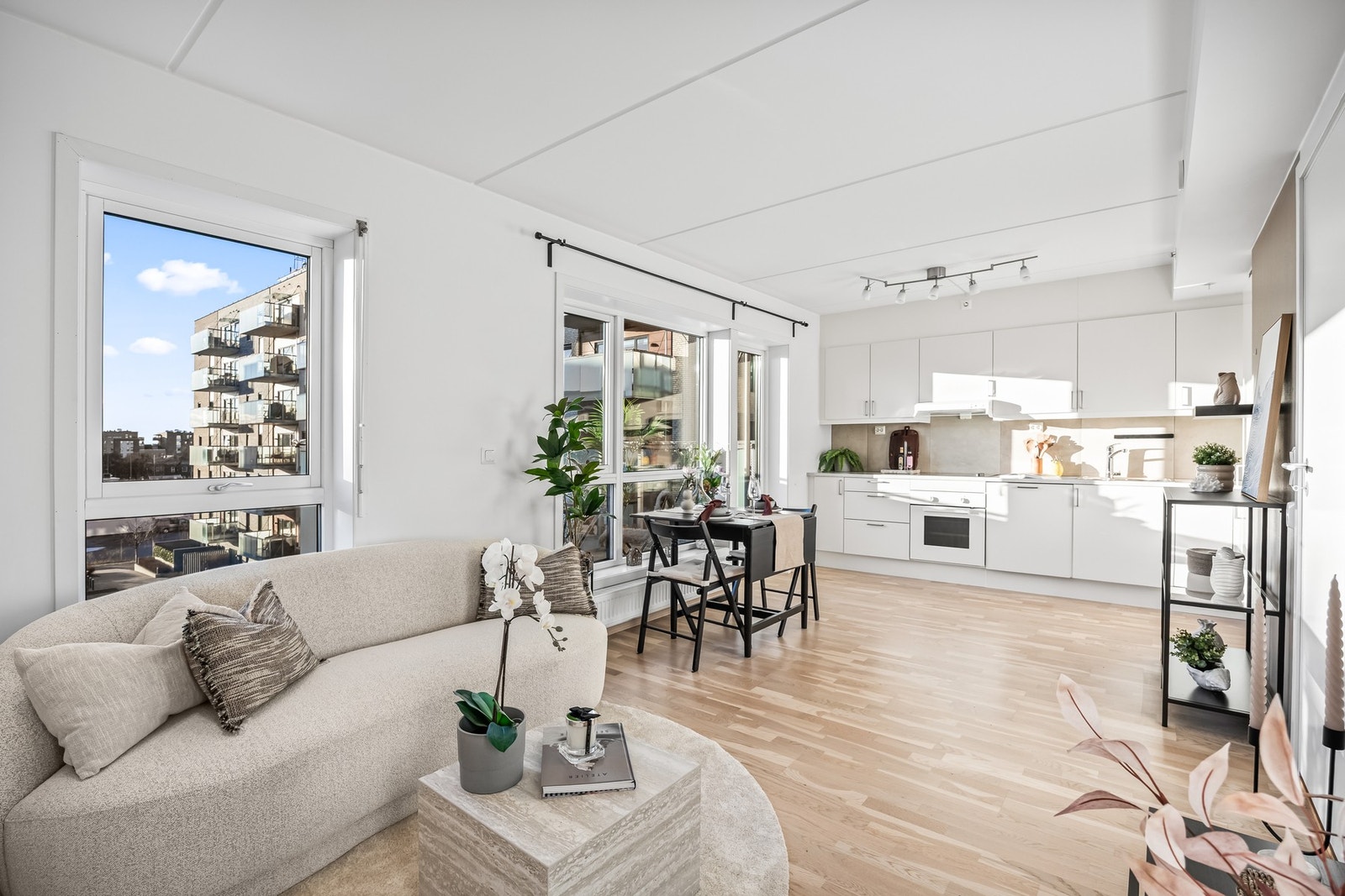 PrivatMegleren Atrium v / Daniel Bigom har gleden av å ønske velkommen til en strøken 2-roms selveier i Peter Møllers vei 39! Galleribilde