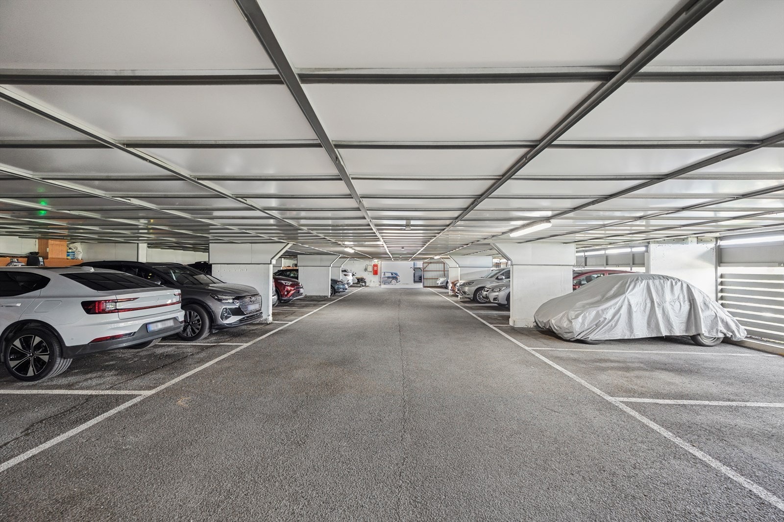 Leiligheten disponerer fast garasjeplass med elbillader i felles garasjeanlegg. Galleribilde