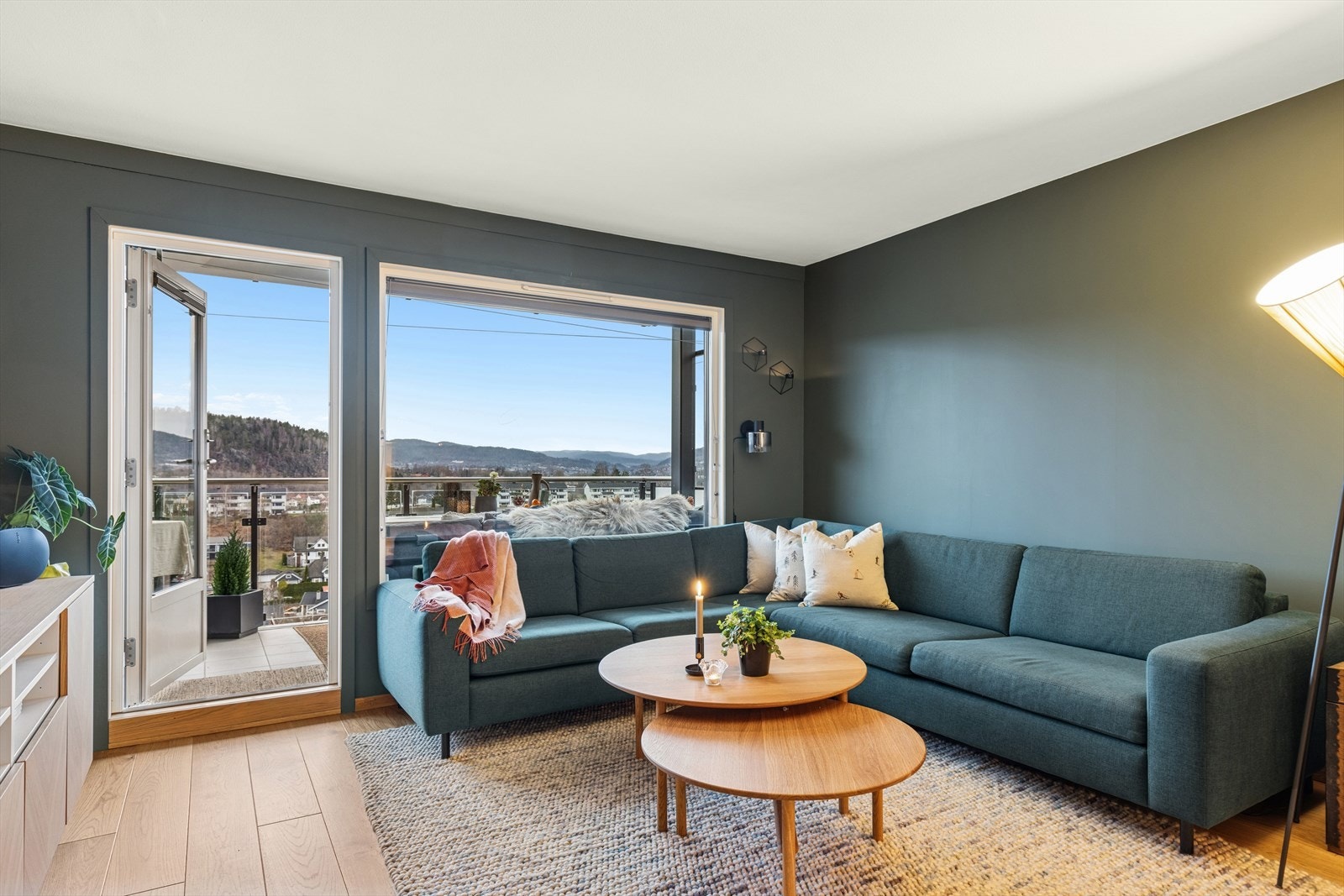 Leiligheten ble pusset opp i 2020 og har gjennomgående god standard. Flott enstavs parkett med varmematter for varme og isolasjon. Galleribilde