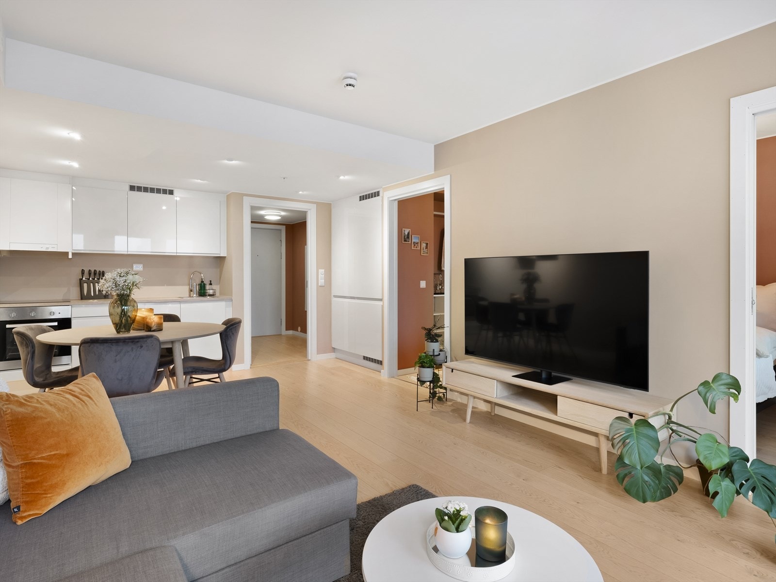 Leiligheten varmes opp av varmtvannsradiatorer. Galleribilde