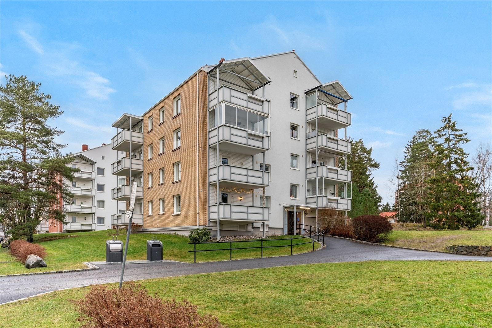 Godt drevet borretslag beliggende i naturskjønne omgivelser med kort avstand til "alt". Galleribilde