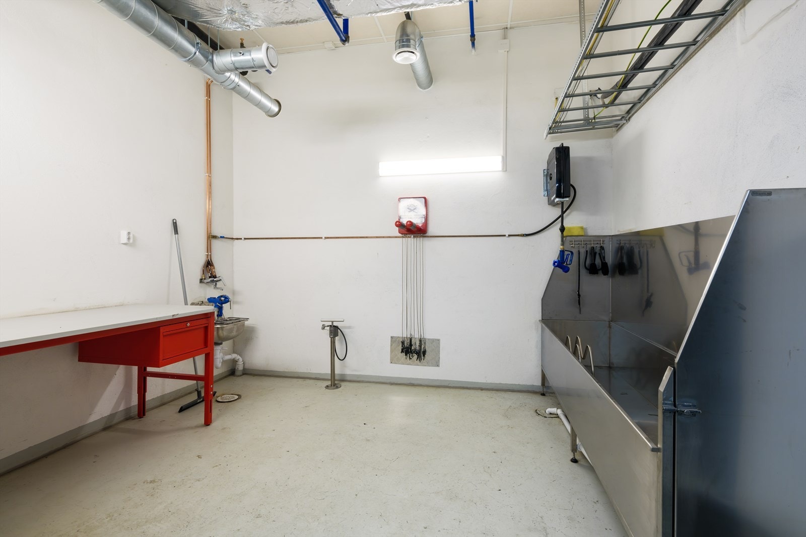Praktisk fellesrom for sykkelvedlikehold og vask. Galleribilde