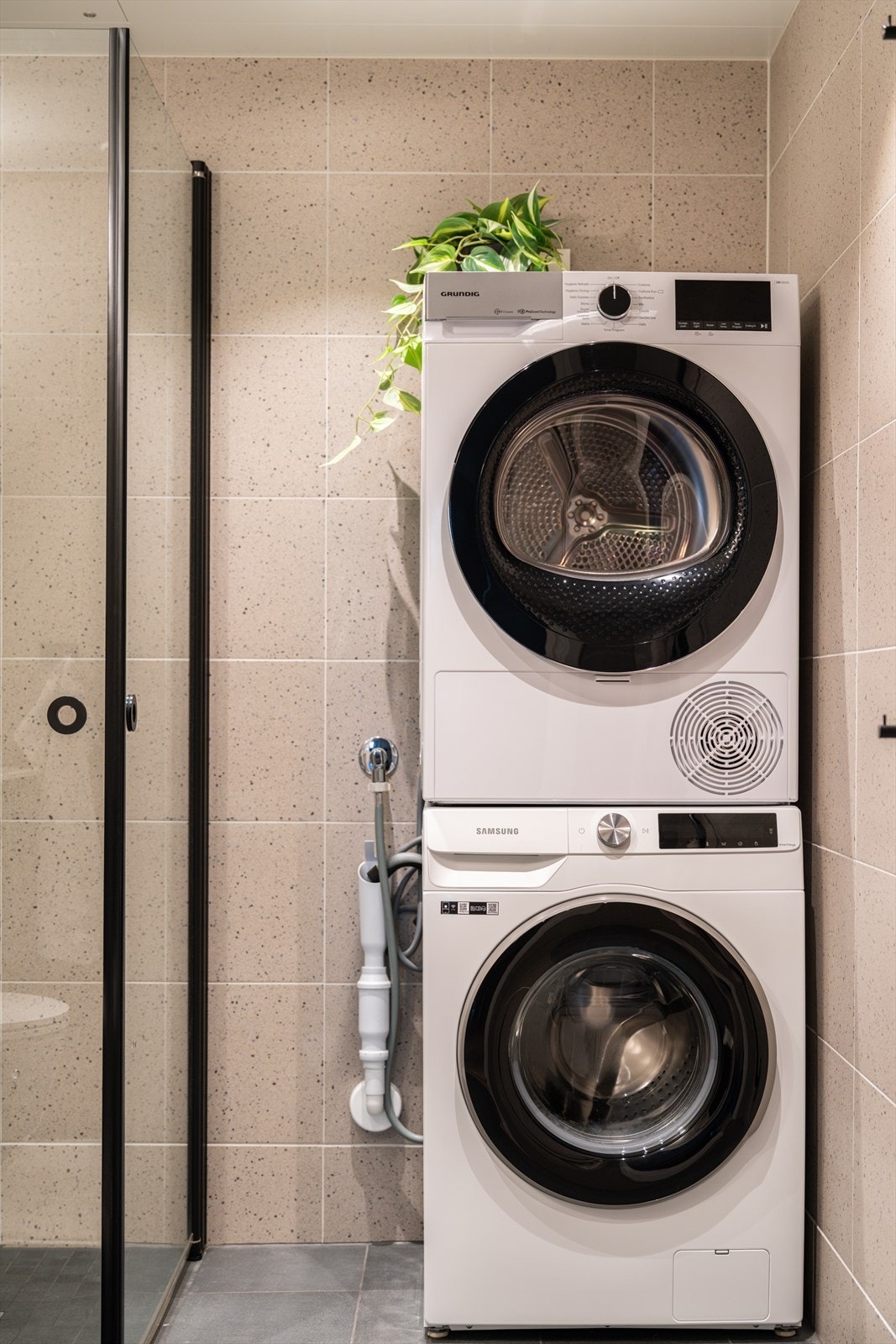 Det er god plass til både vaskemaskin og tørketrommel. Galleribilde
