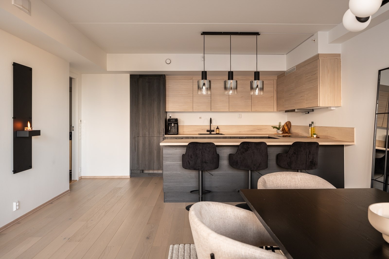 Dette er en utrolig lekker frontleilighet vendt mot Sinsen Hageby - her får du gode solforhold og høy standard. Galleribilde