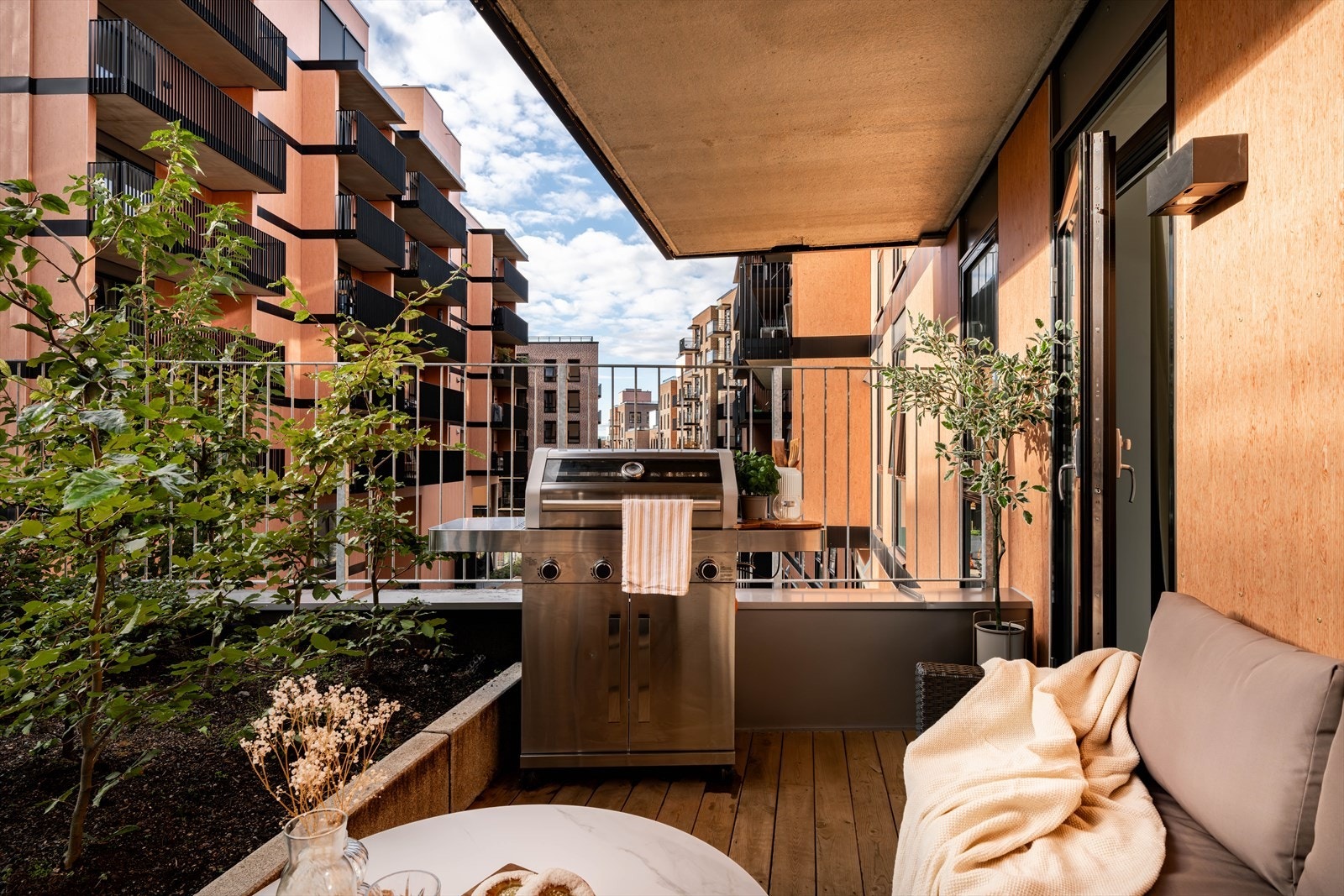 Det er tillatt med elektrisk- eller gassgrill på terrassen. Galleribilde