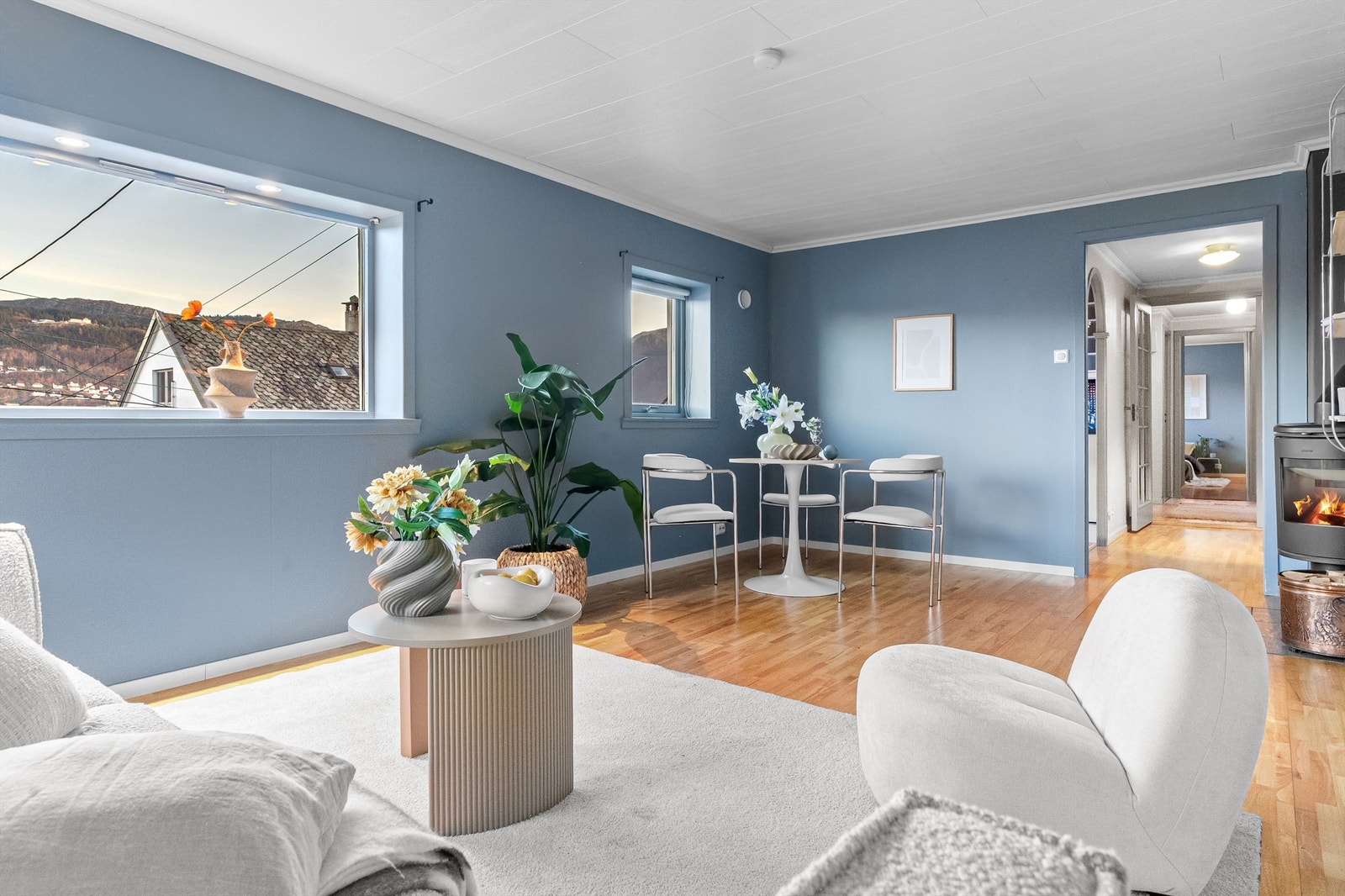 - Det er også utsikt mot Fløyen fra stuen - Galleribilde