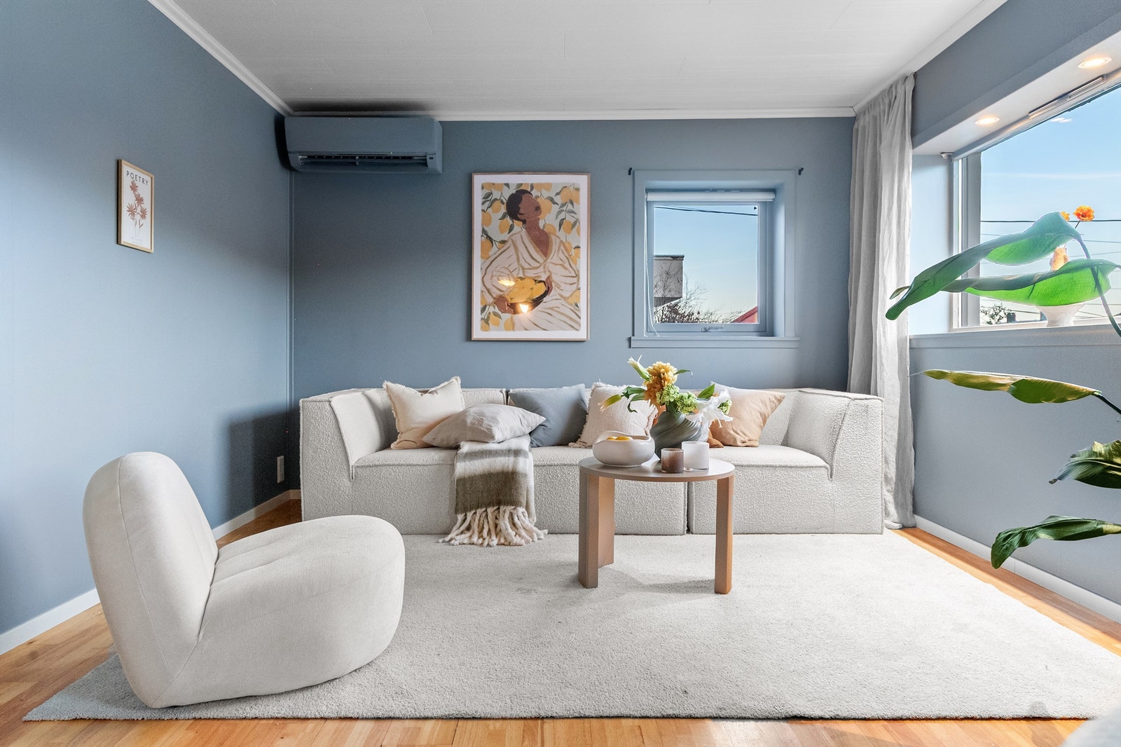 - Stuen har god plass til spisebord/sittegruppe, med muligheter for egen kreativ innredning - Galleribilde