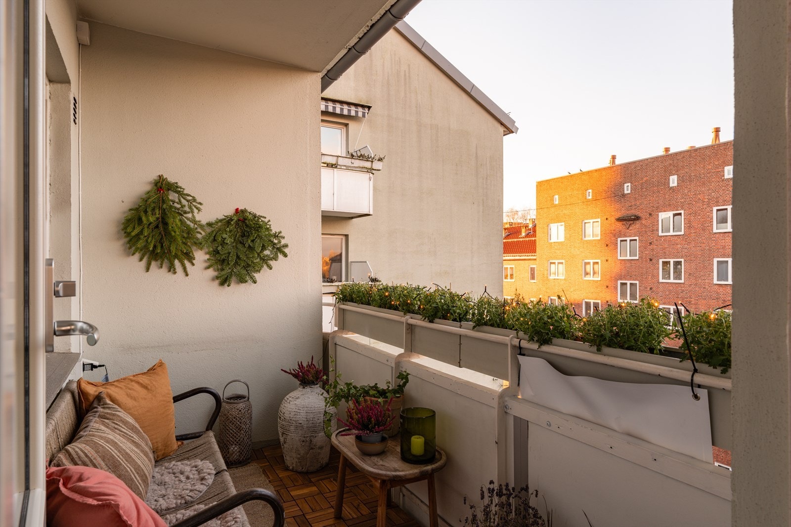 Den vestvendte balkongen på ca. 4 m² har gode lysforhold på ettermiddagen. Galleribilde