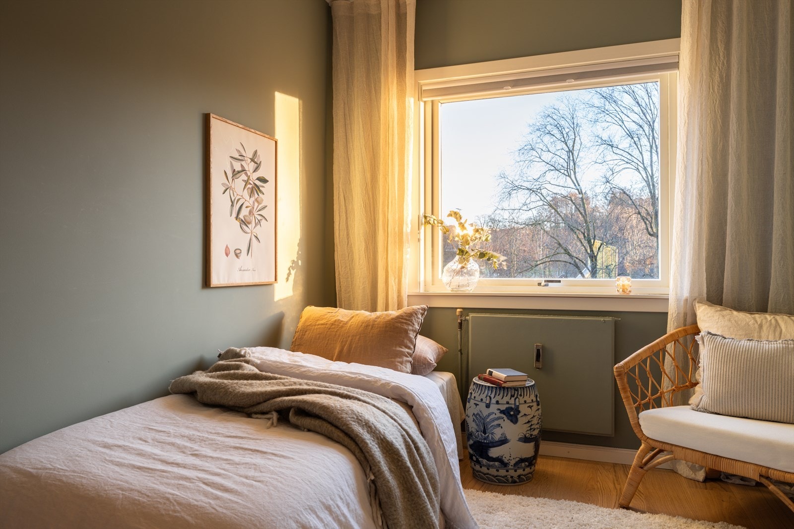 Leilighetens andre soverom egner seg godt som barnerom, gjesterom eller kontor. Galleribilde