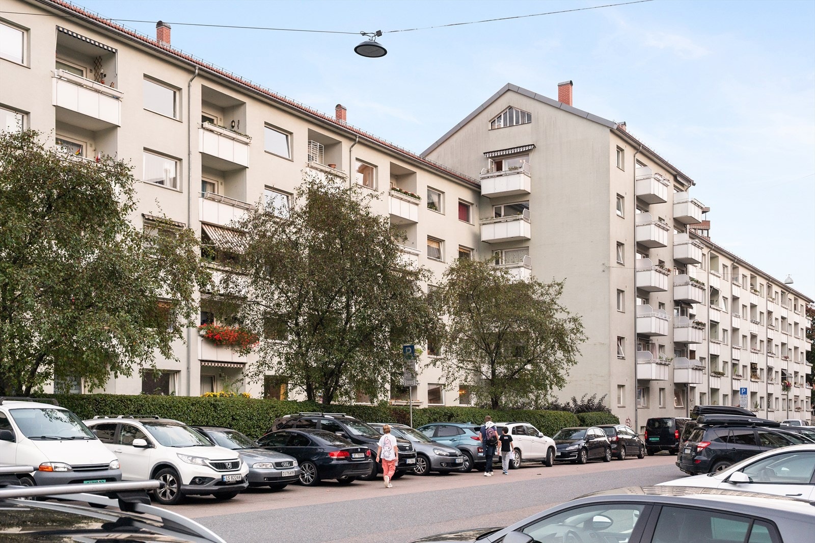 Området har svært gode kollektivmuligheter med Tøyen T-banestasjon like ved, hvor alle linjer går fra øst til vest. Galleribilde