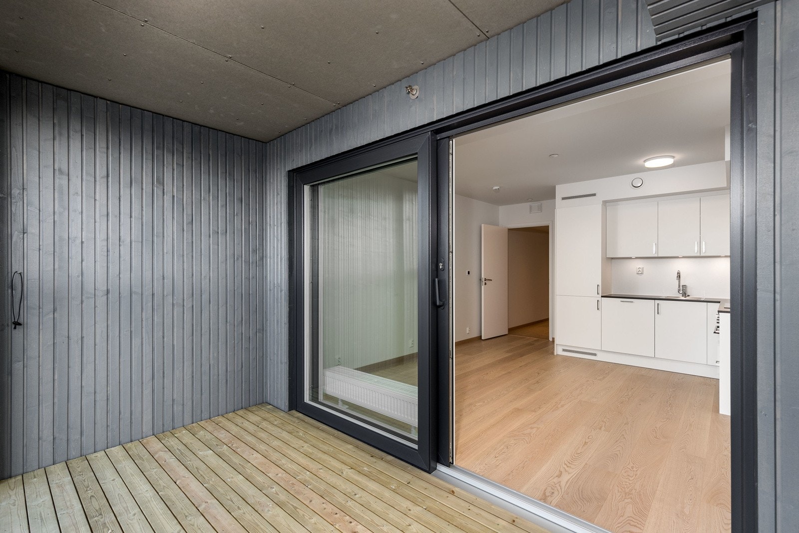 Utgang til flott innglasset balkong på 7 kvm Galleribilde