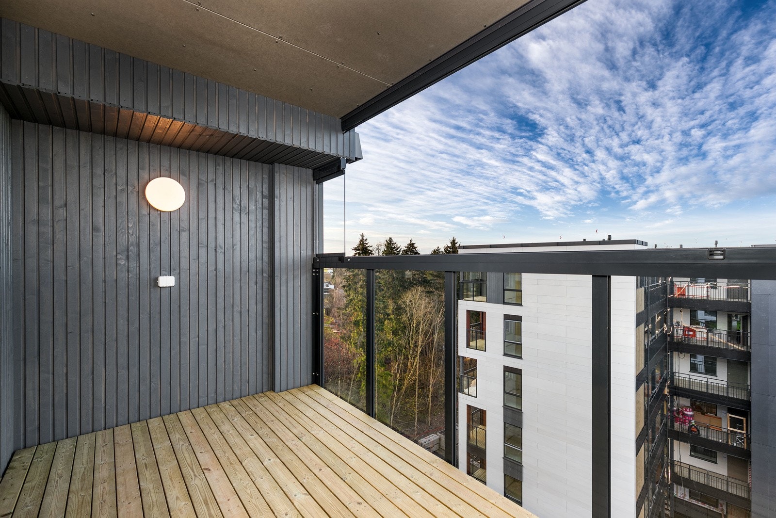 Her har man god plass til utemøbler og grill etter ønske Galleribilde