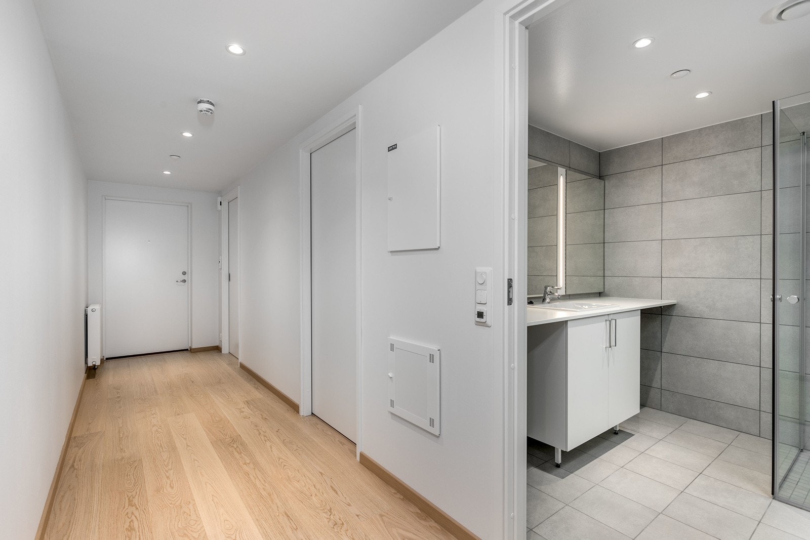 Fin avsatt plass til skapinnredning i entré Galleribilde