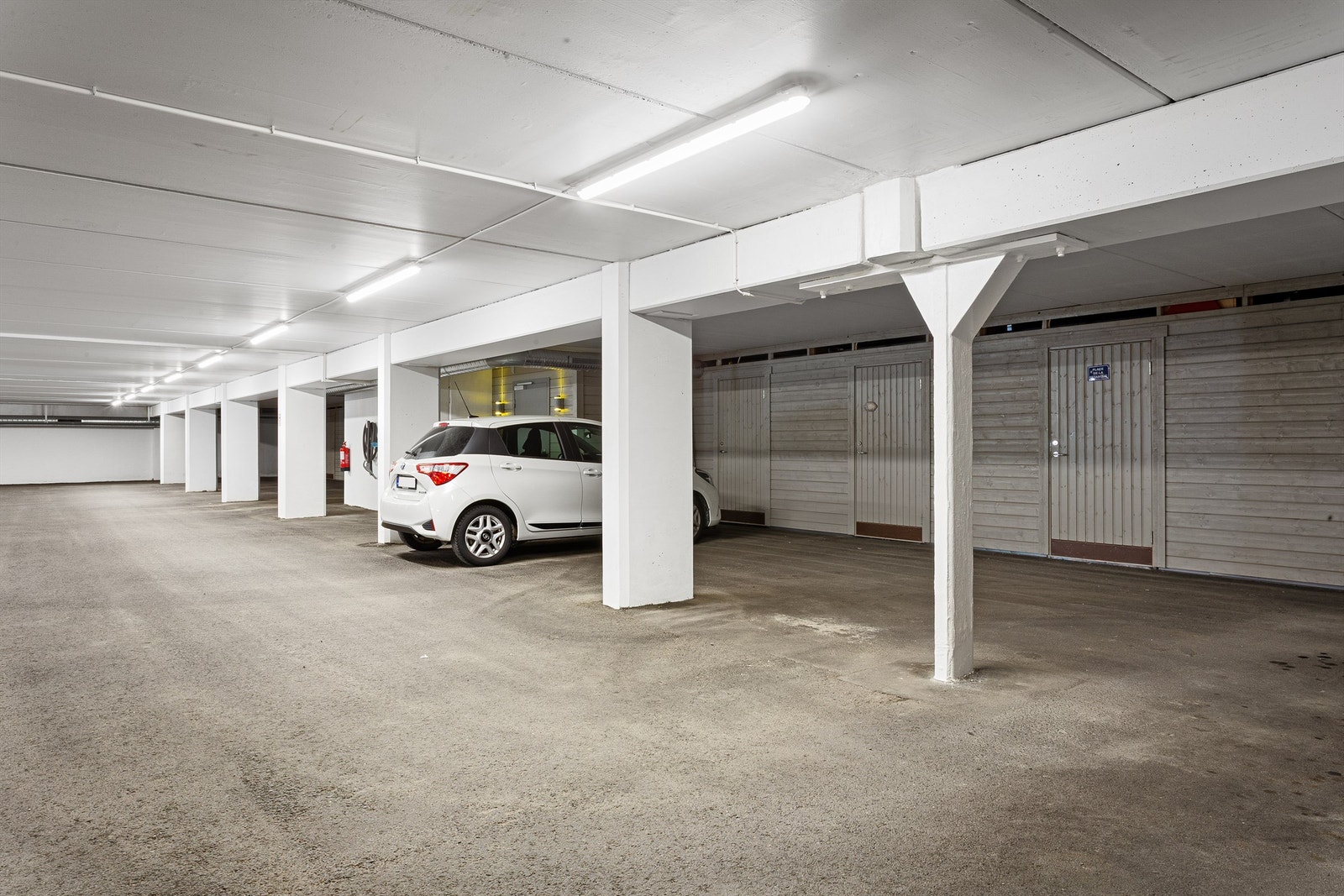 Leiligheten disponerer en bod i 1. etasje og en bod i garasjeanlegget (tilsammen ca. 15 kvm) Galleribilde