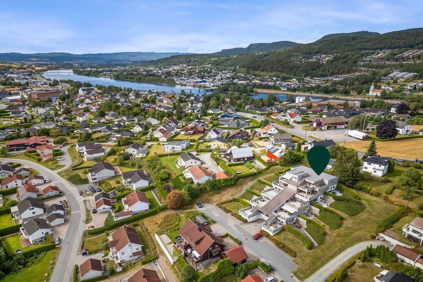 Eiendommen har en flott beliggenhet i et rolig, veletablert og attraktivt boligområde Galleribilde