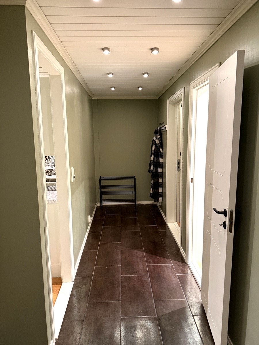 Gang med varmekabler. Galleribilde