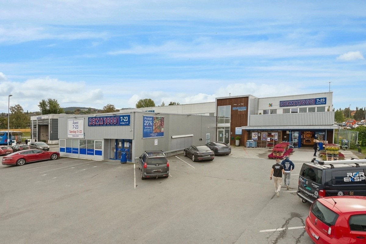 Rema 1000 Fossegrenda ligger kun ca. 650 meter fra boligen Galleribilde