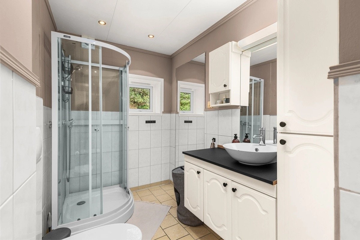 Bad som også har vaskemaskin og tørketrommel. Galleribilde