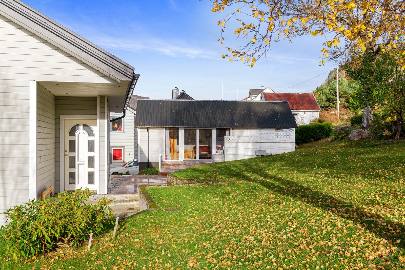 Et av boligens høydepunkter er de trivelige uteområdene som følger - Galleribilde