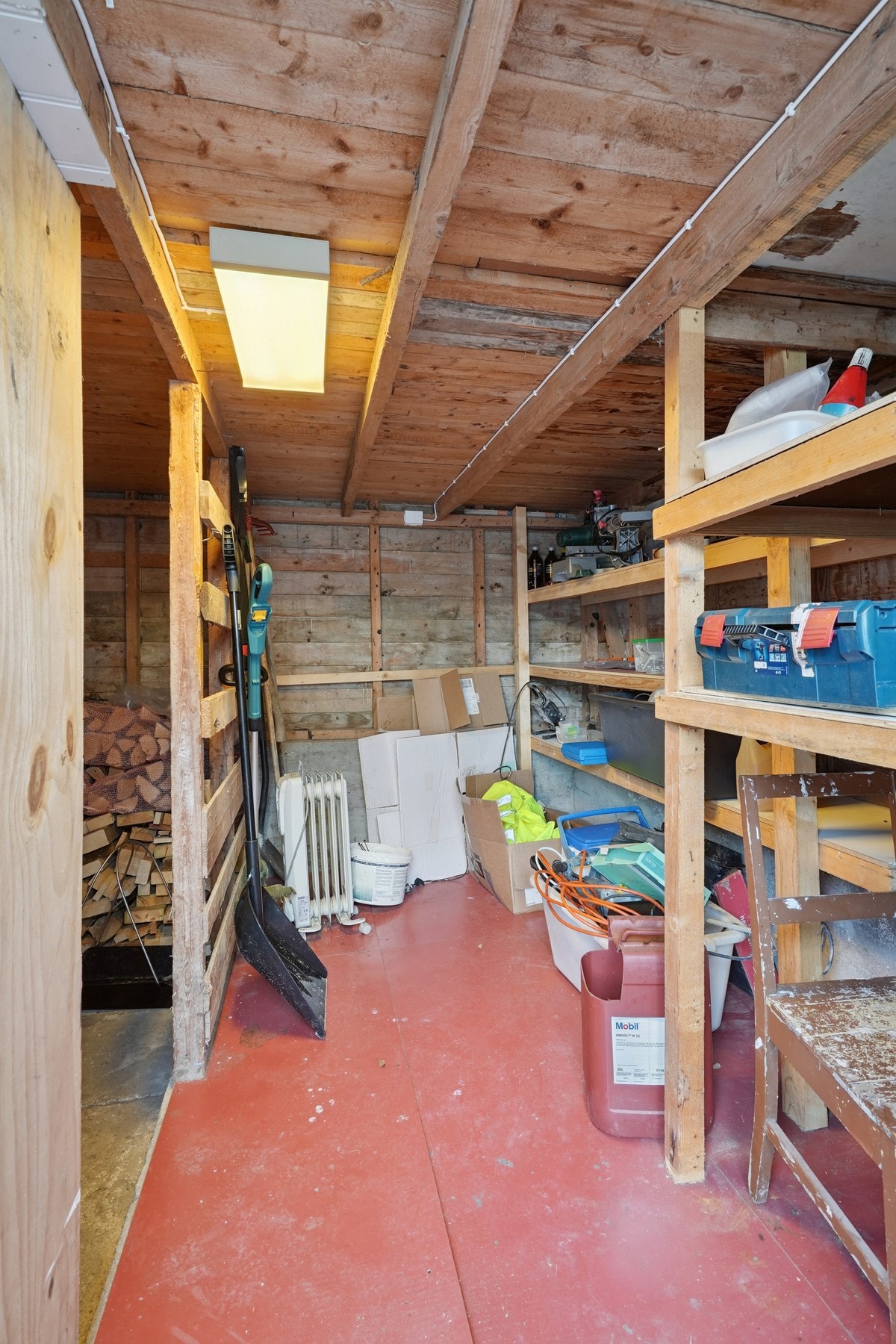 Ellers er det godt med lagringsplass knyttet til hagestuen. Galleribilde