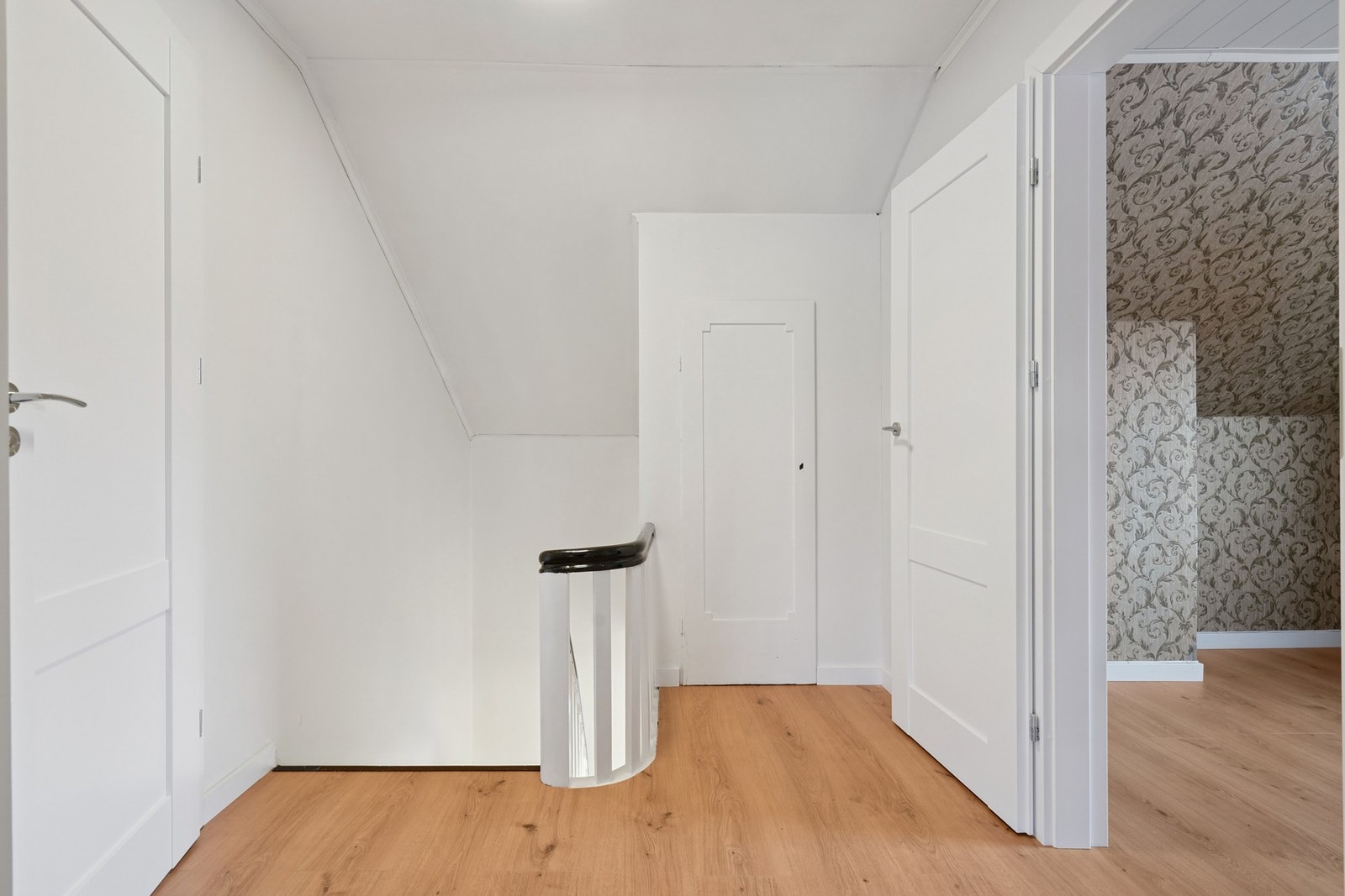 Boligen som opprinnelig er fra 1936 har blitt betydelig oppgradert i perioden 2015-2025. Galleribilde