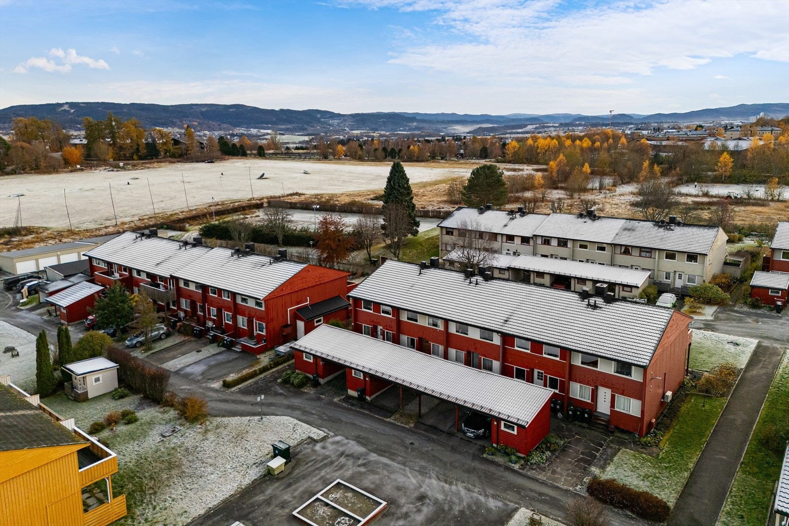 Her bor du i et familievennlig område med gode fasiliteter og nært det "alt" du trenger i hverdagen. Galleribilde