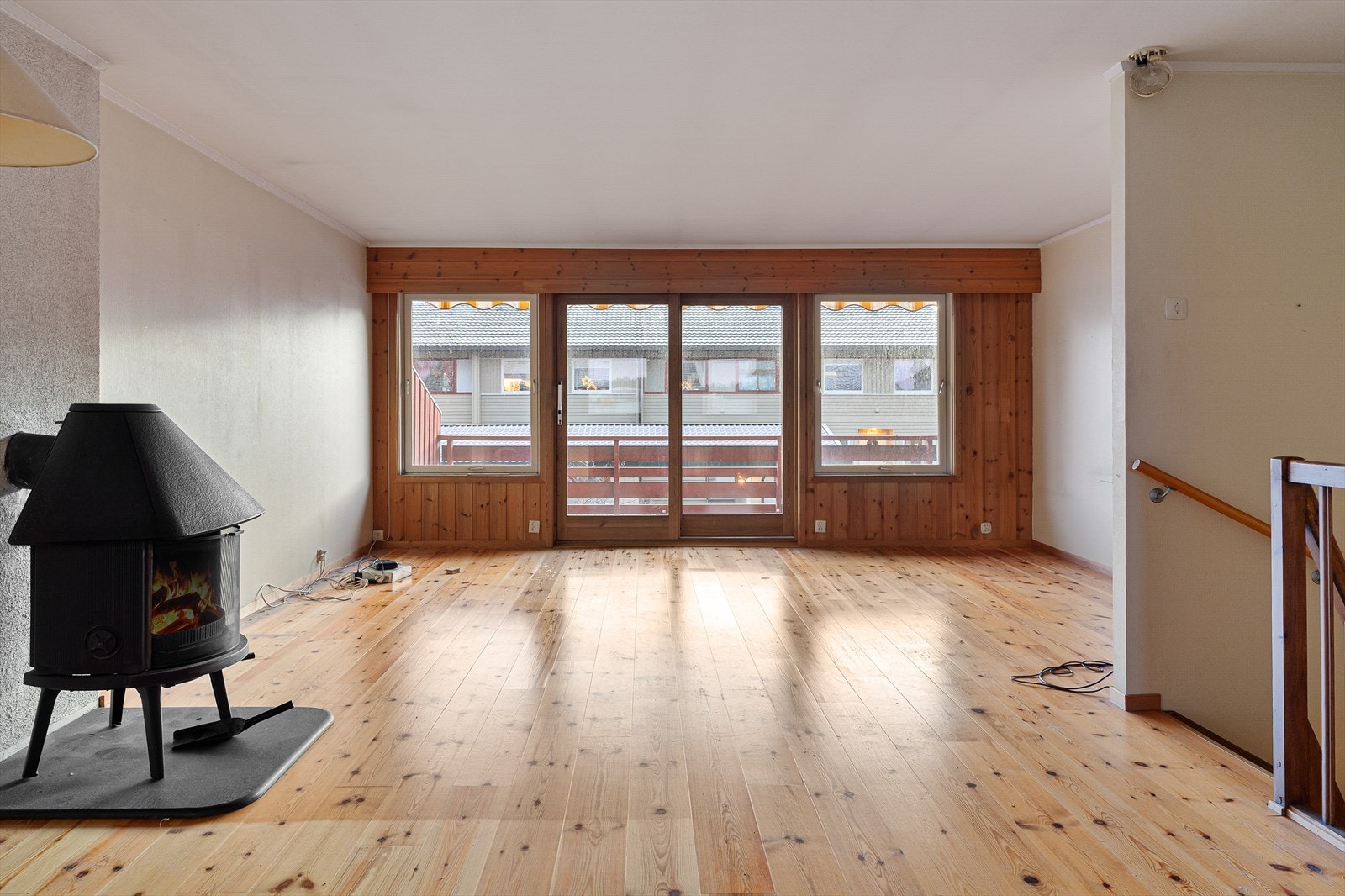 Rekkehuset har attraktiv beliggenhet på Havstein med nærhet til "alt" du trenger i hverdagen som blant annet dagligvarehandel, gode kollektivtilbud og ikke minst marka. Galleribilde