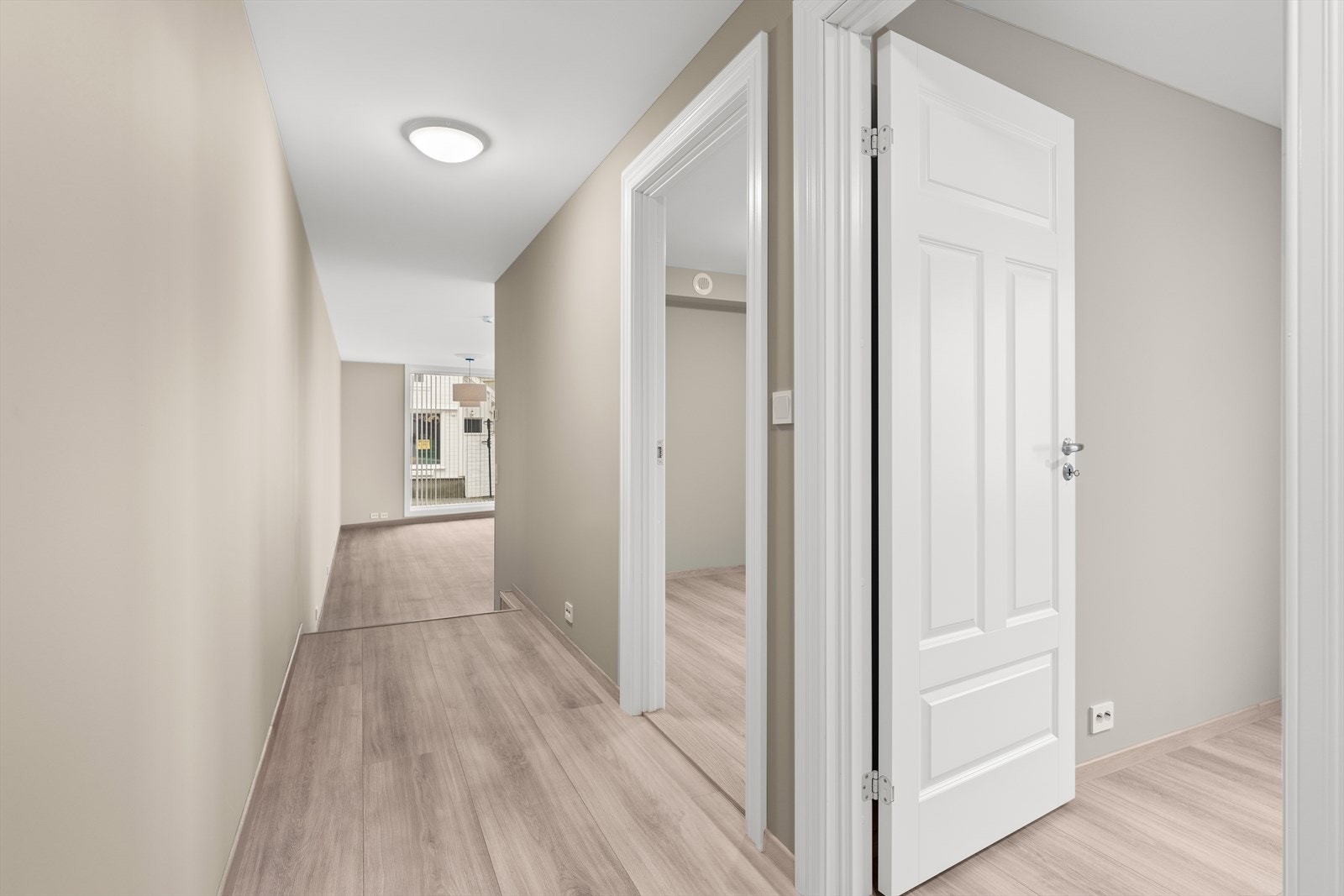 Gang inn mot stue/kjøkken Galleribilde