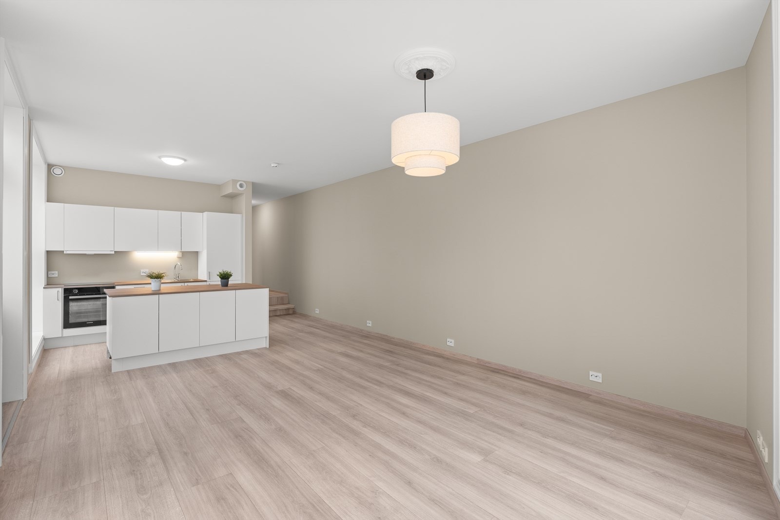 Stue med åpen kjøkkenløsning Galleribilde