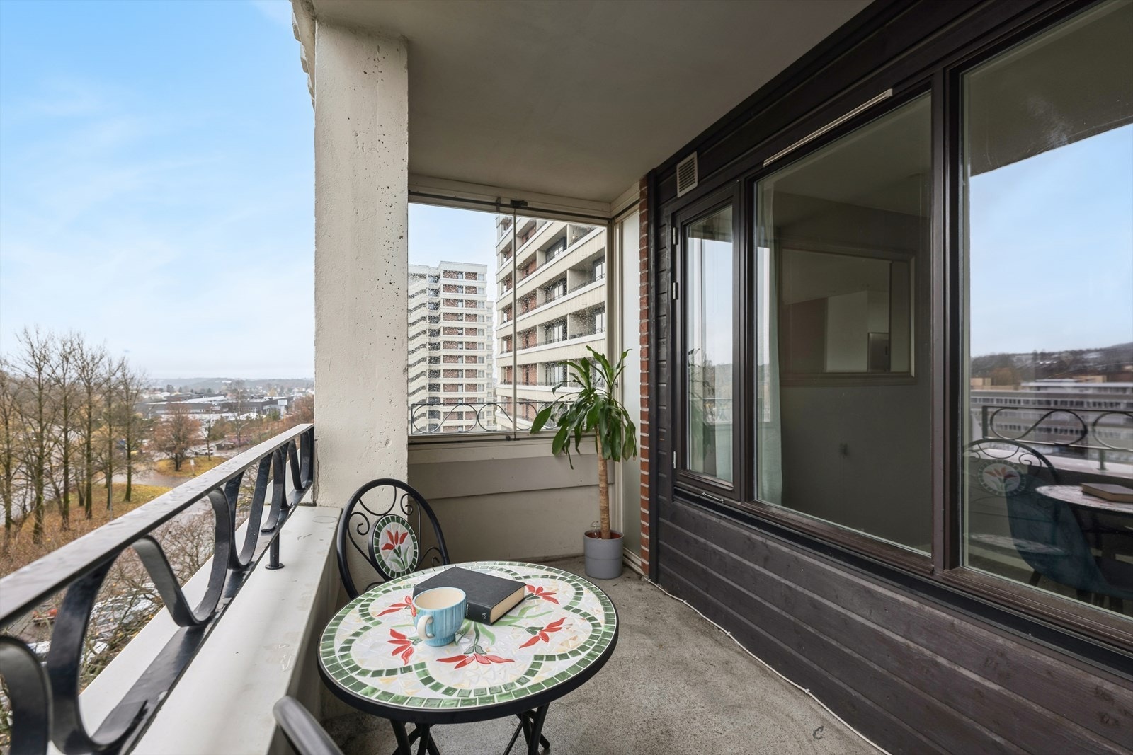 Balkongen er på hele 7 m² og vendt mot sydøst. Galleribilde