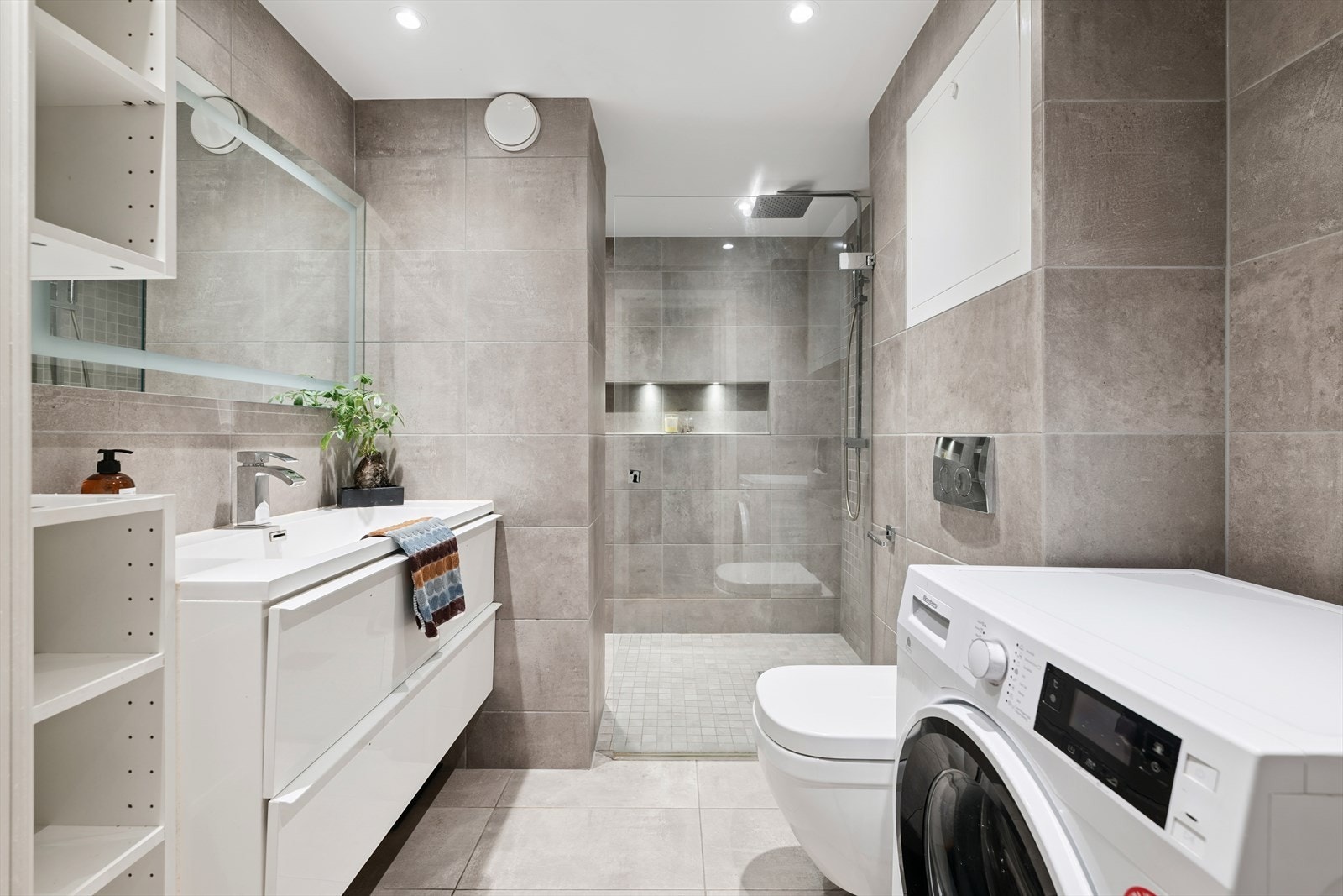 I tillegg er det opplegg og plass til vaskemaskin. Galleribilde