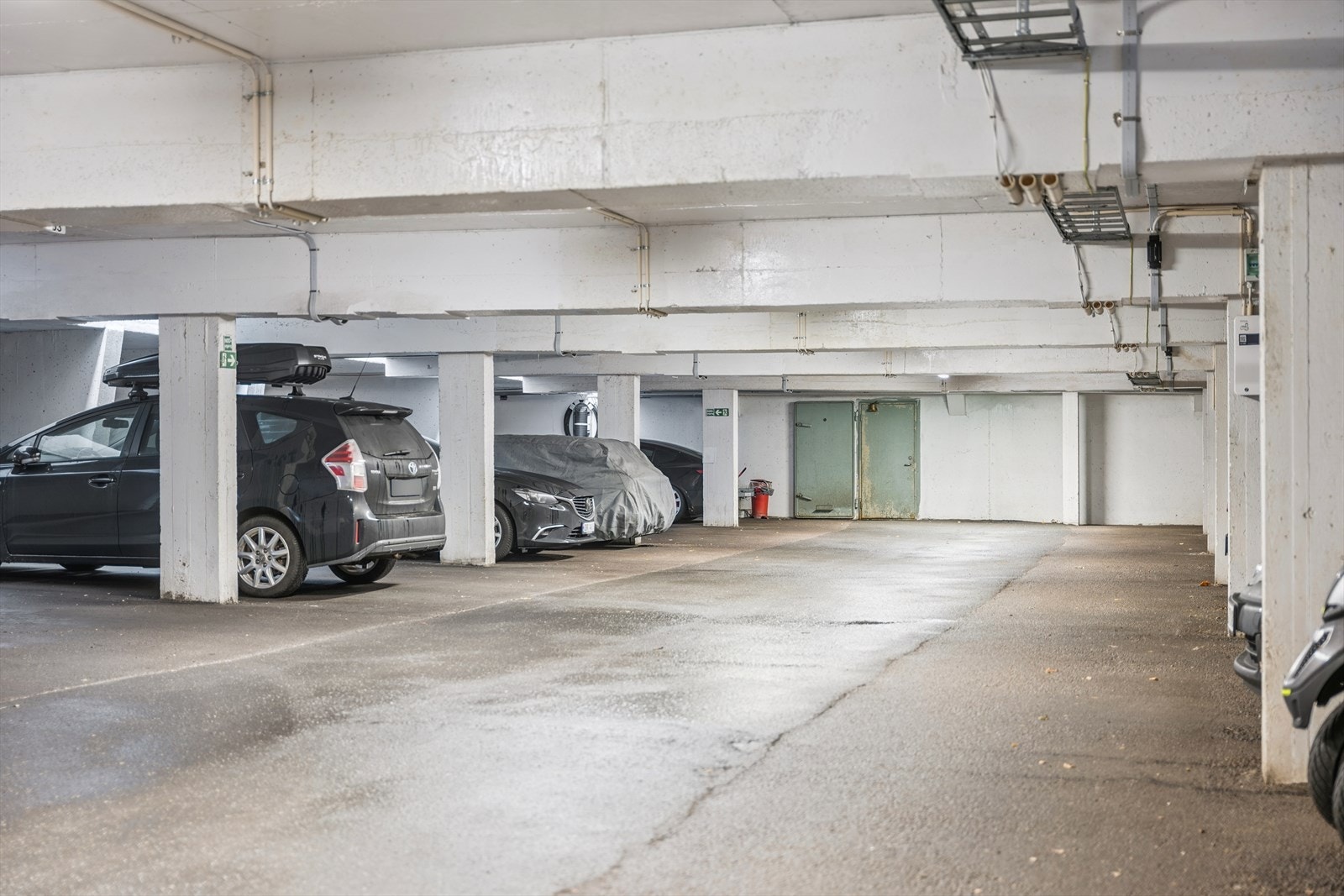 Leiligheten disponerer plass i felles garasjeanlegg. Galleribilde