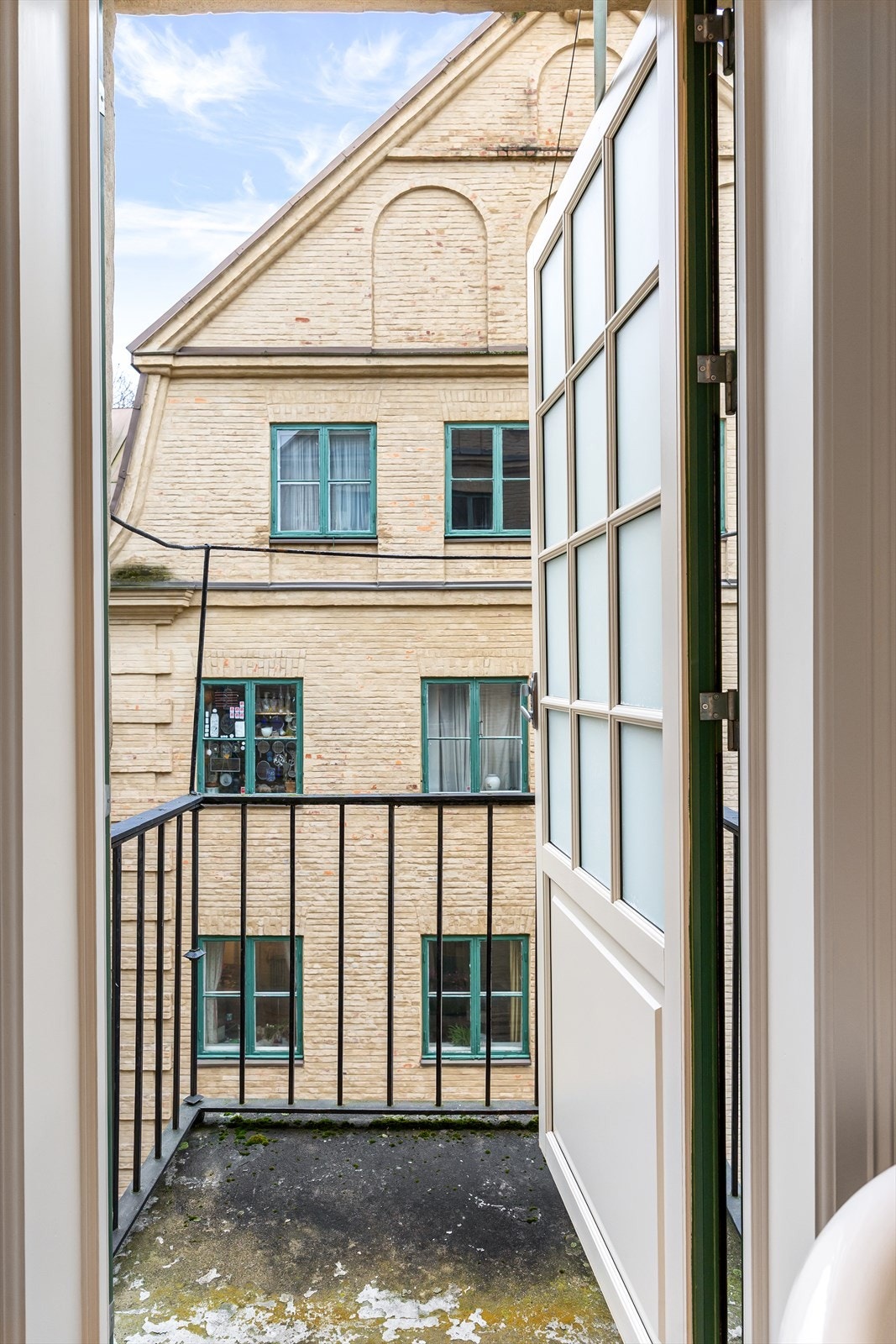 Her er det også utgang til en balkong på 1 kvm. Galleribilde