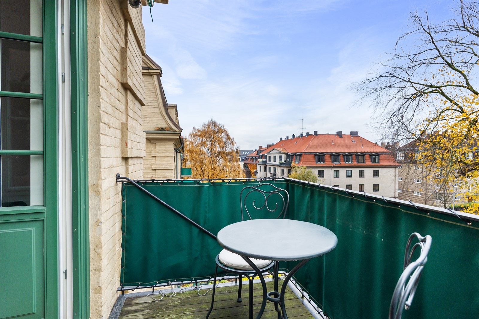 Balkongen er på ca. 3 kvm. Galleribilde