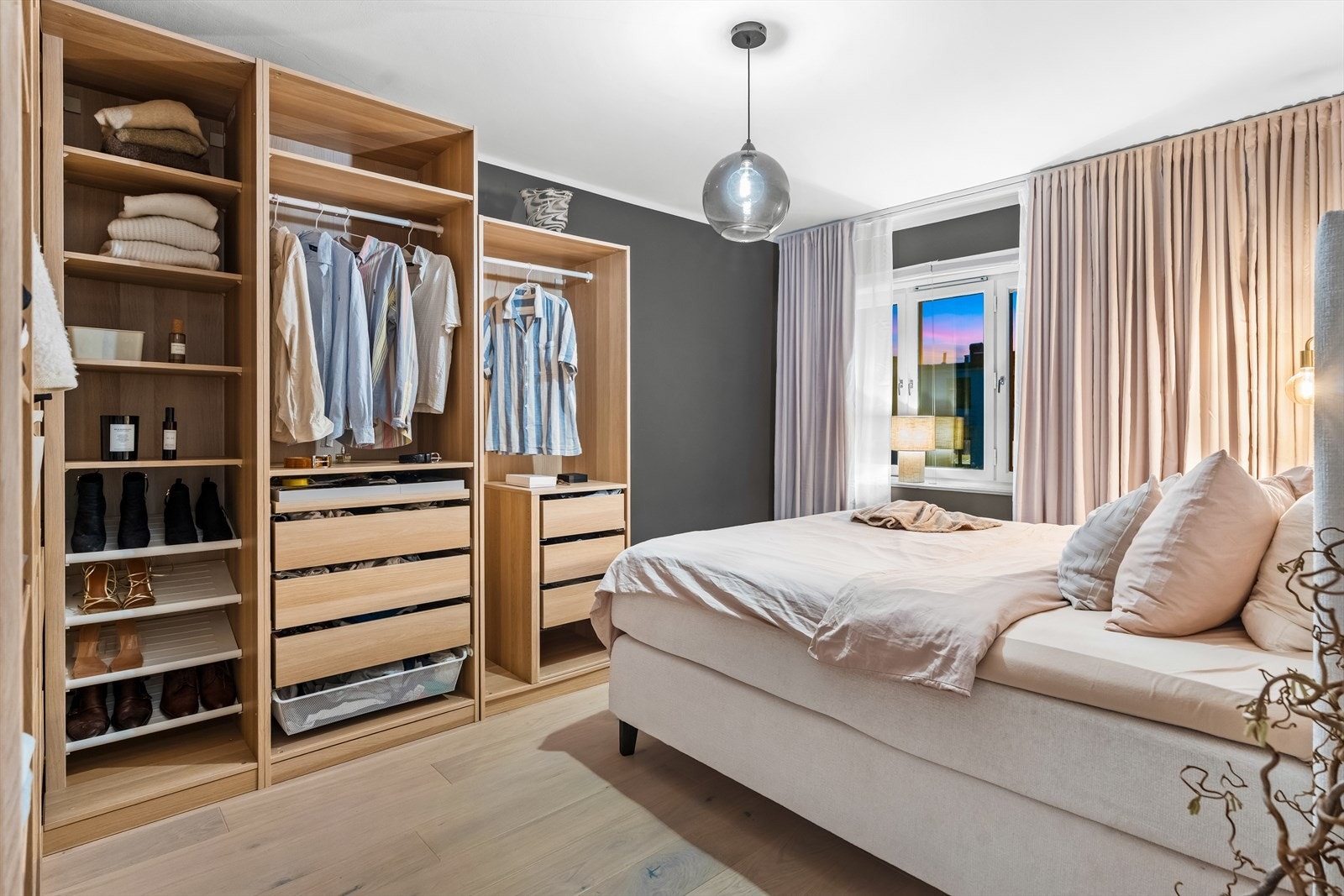 Fra dette soverommet vil det bli bygget balkong i 2026, se mer informasjon om prosjektet i salgsoppgaven. Galleribilde