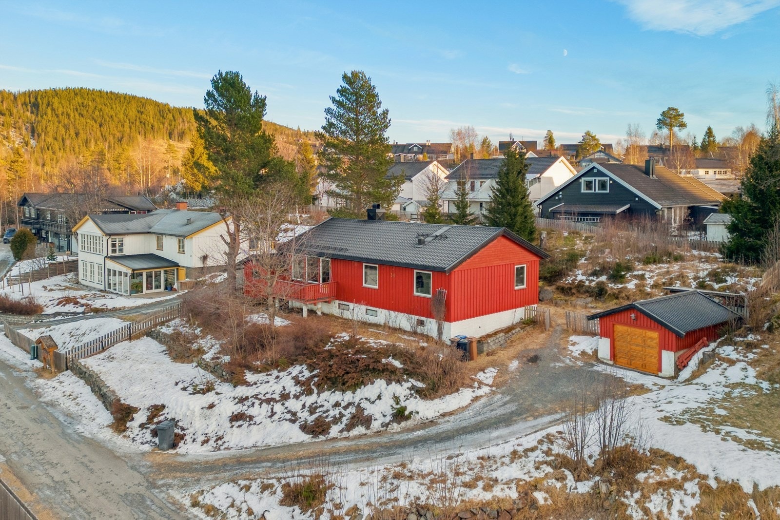 DNB Eiendom ved Merete Fjeldavlie har gleden av og presentere Gamle Røislivegen 34! Galleribilde