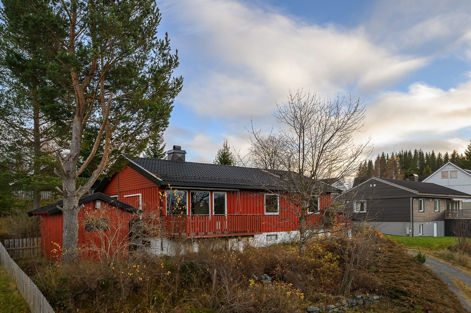 Boligen ligger i et attraktivt og sentralt boområde med kort avstand til skoler og barnehager. Galleribilde